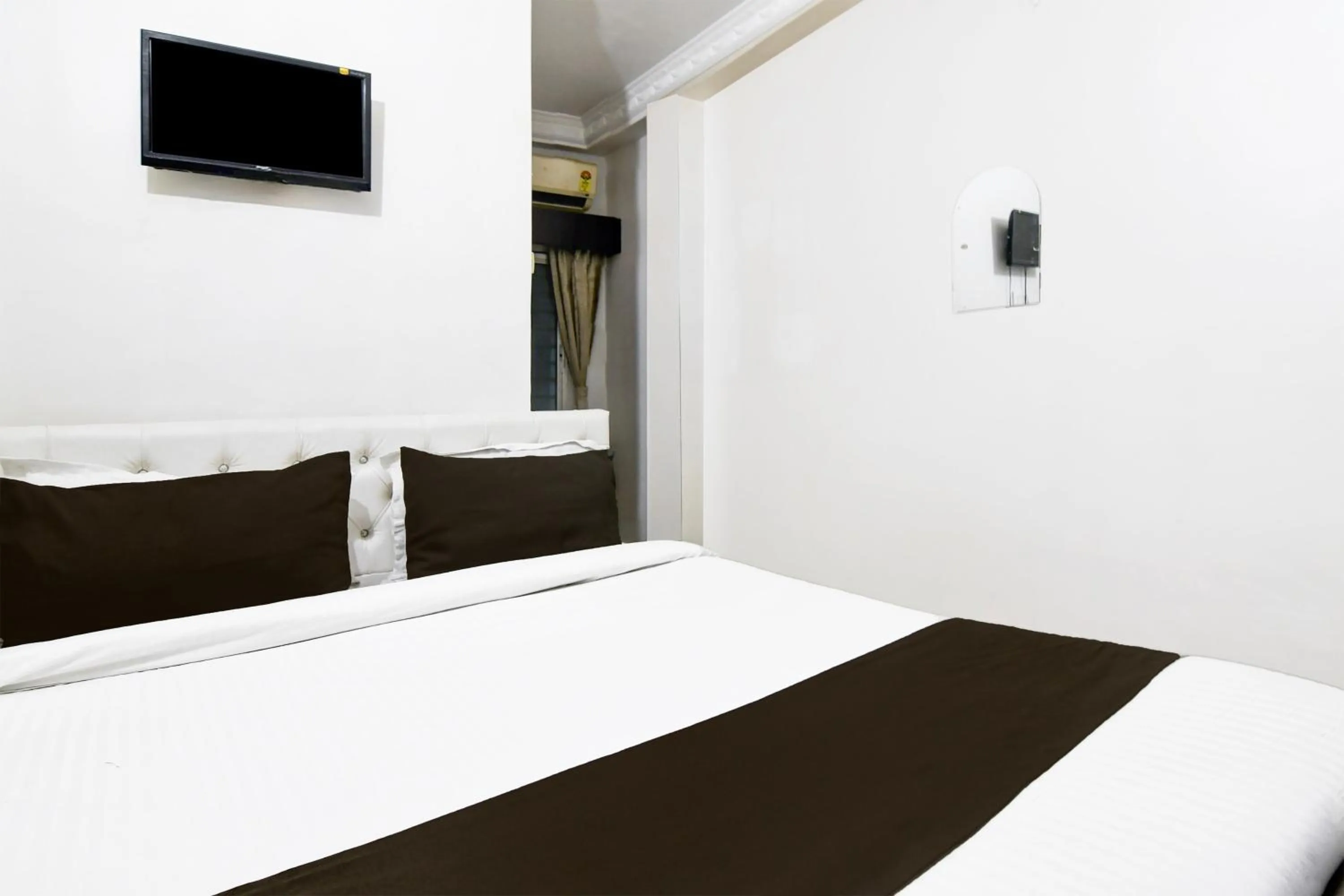 Bedroom in Super Hotel Continental Restuarant & Cafe