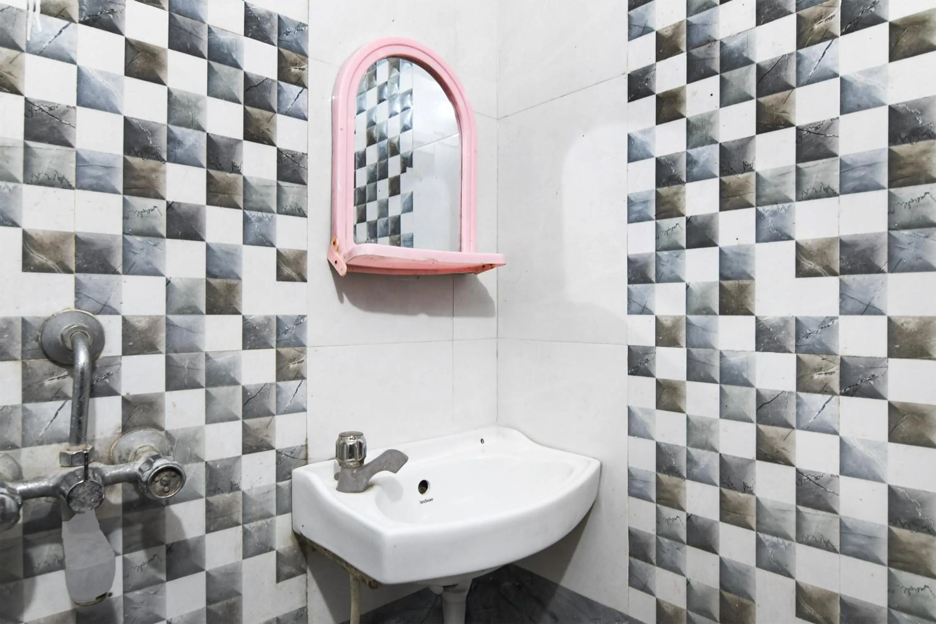 Bathroom in Hotel Continental Restuarant & Cafe