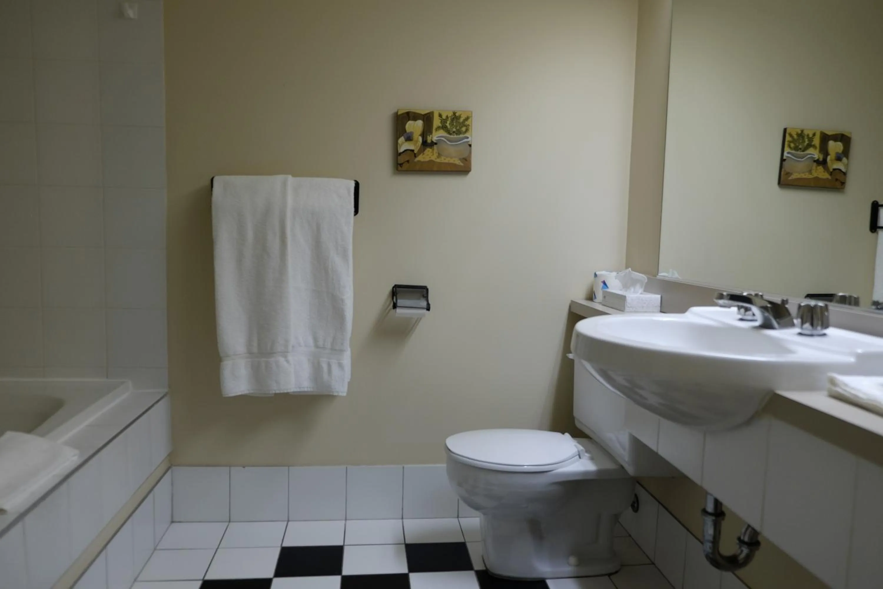 Toilet in Auberge La Camarine