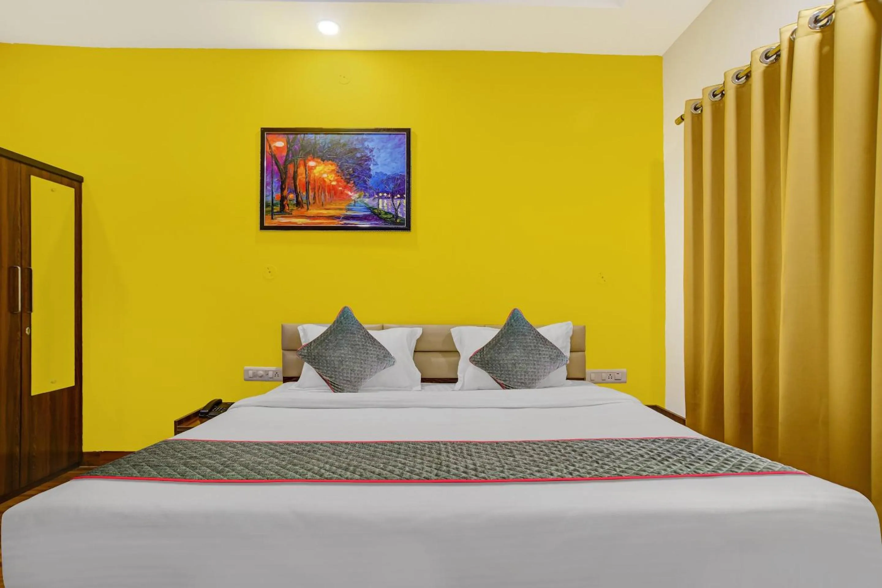 Bedroom, Bed in Super Townhouse Pine Tree