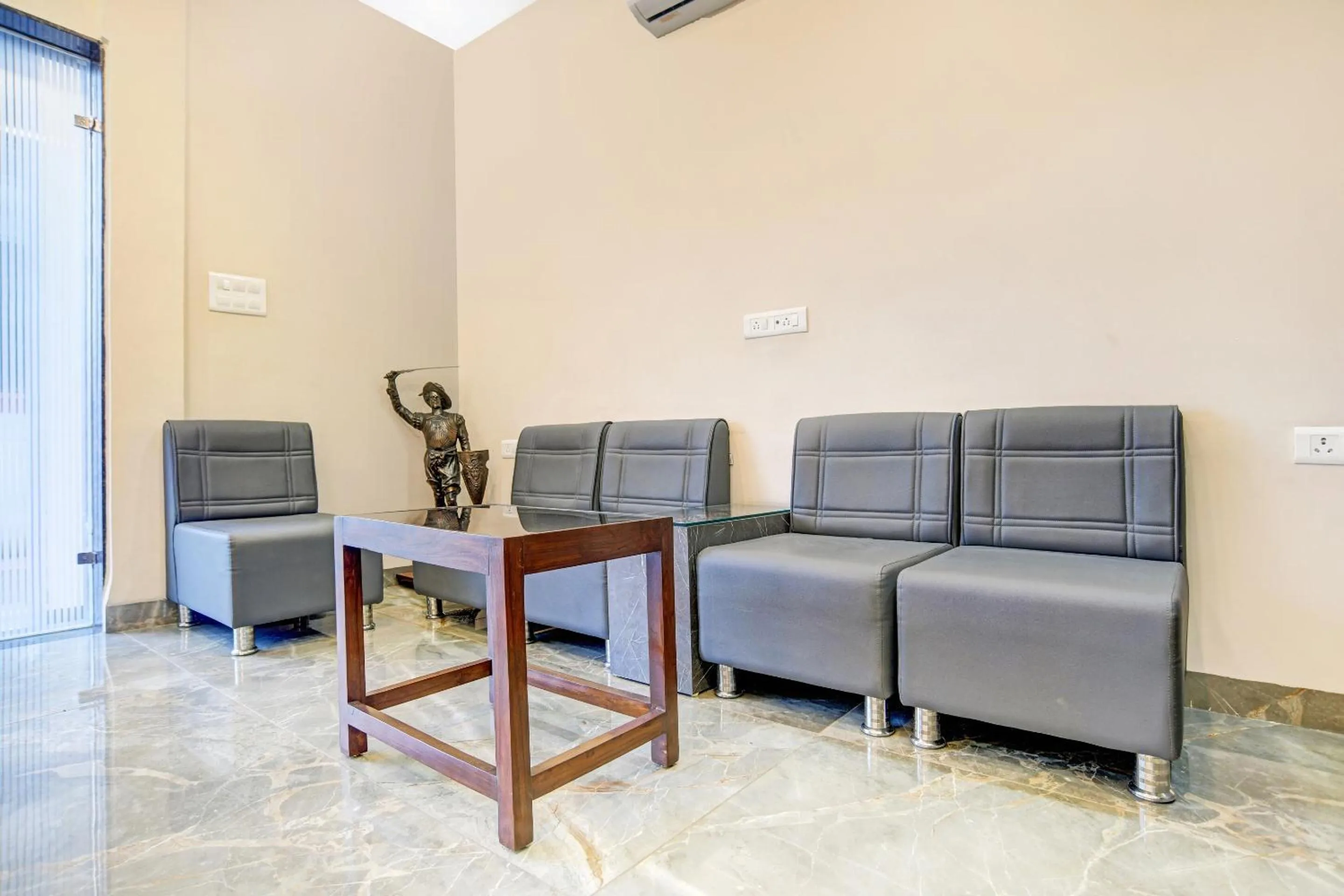 Lobby or reception in Super Townhouse Pine Tree