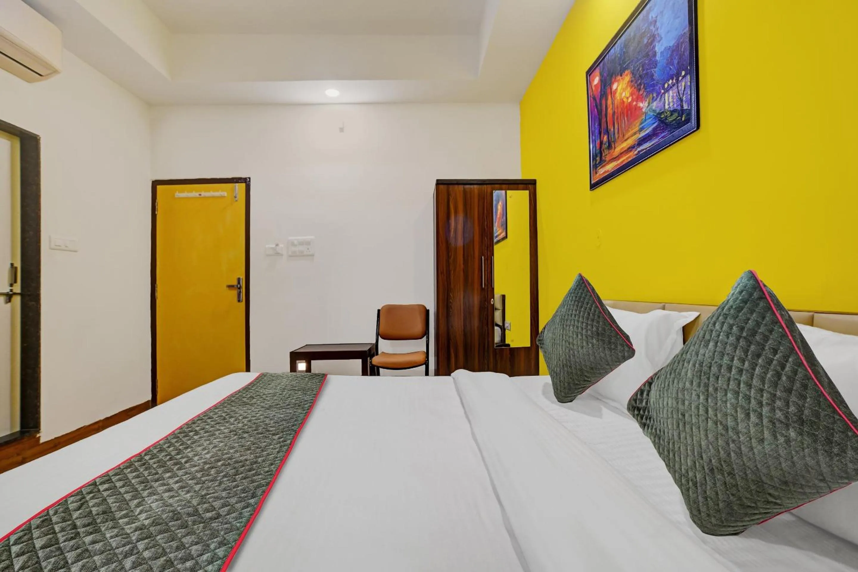 Bedroom, Bed in Super Townhouse Pine Tree