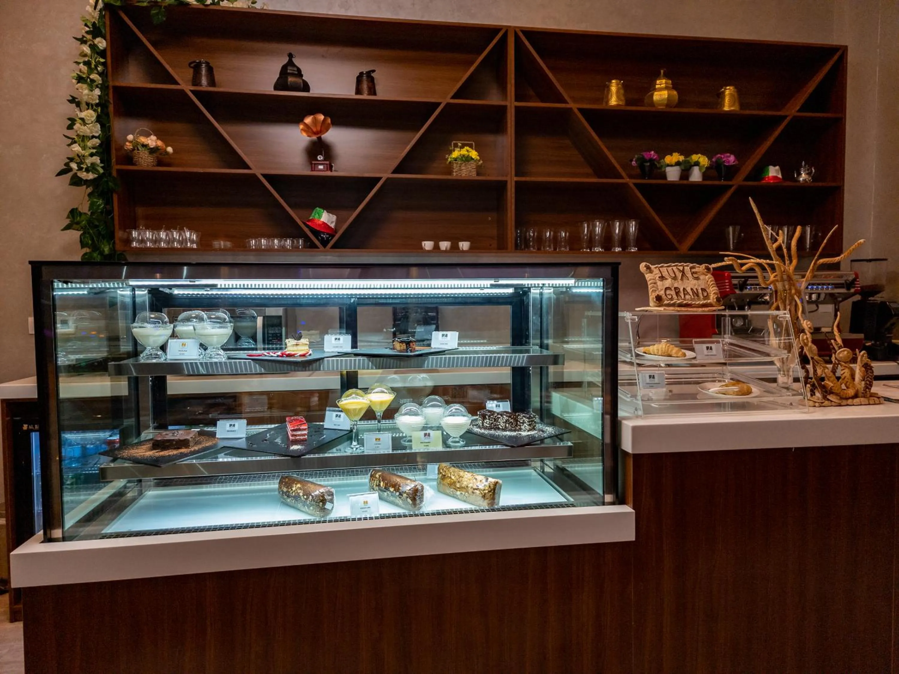 Lounge or bar in Luxe Grand Hotel Apartments