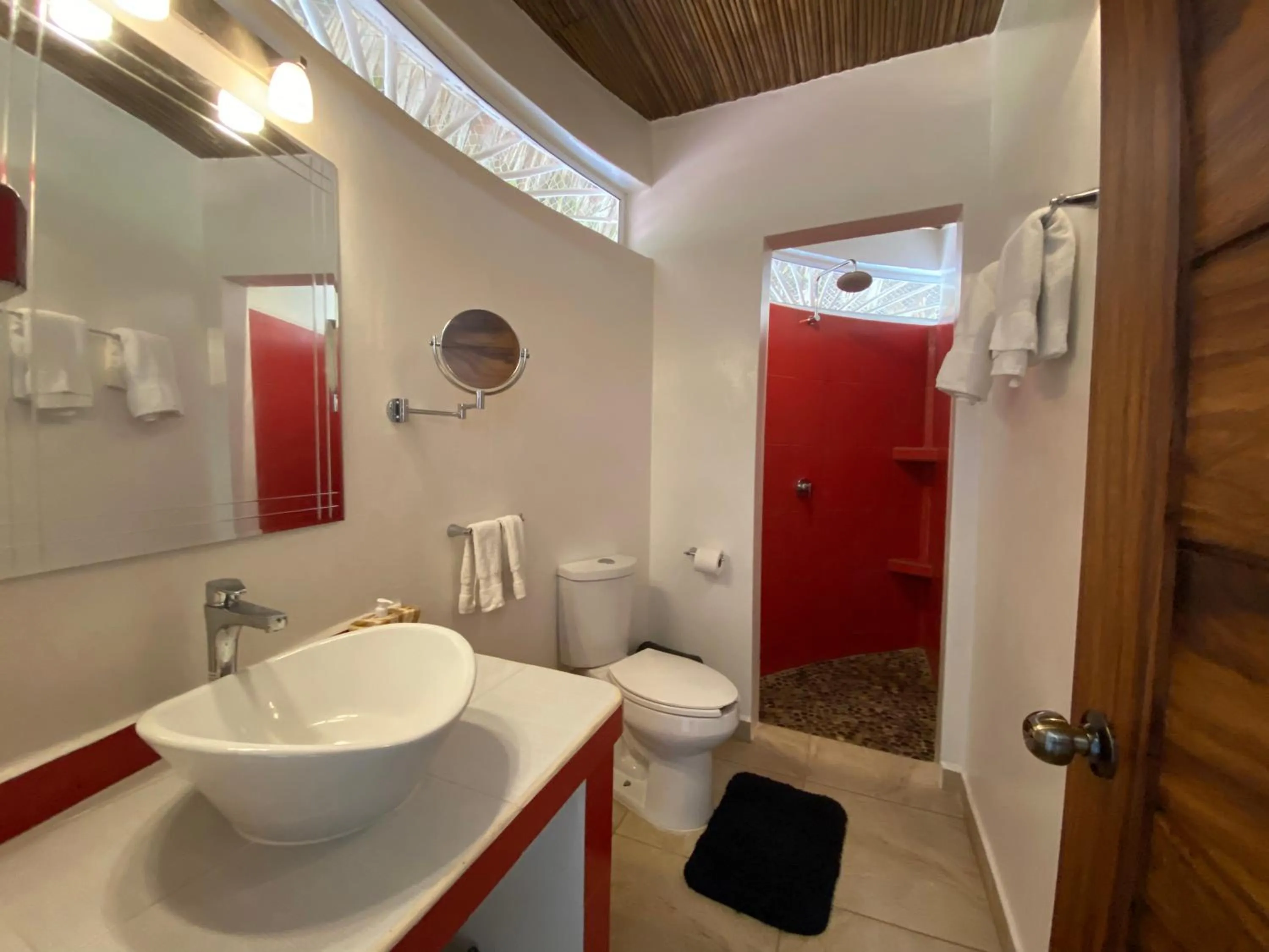 Toilet in Beachfront Paradise Boutique Hotel