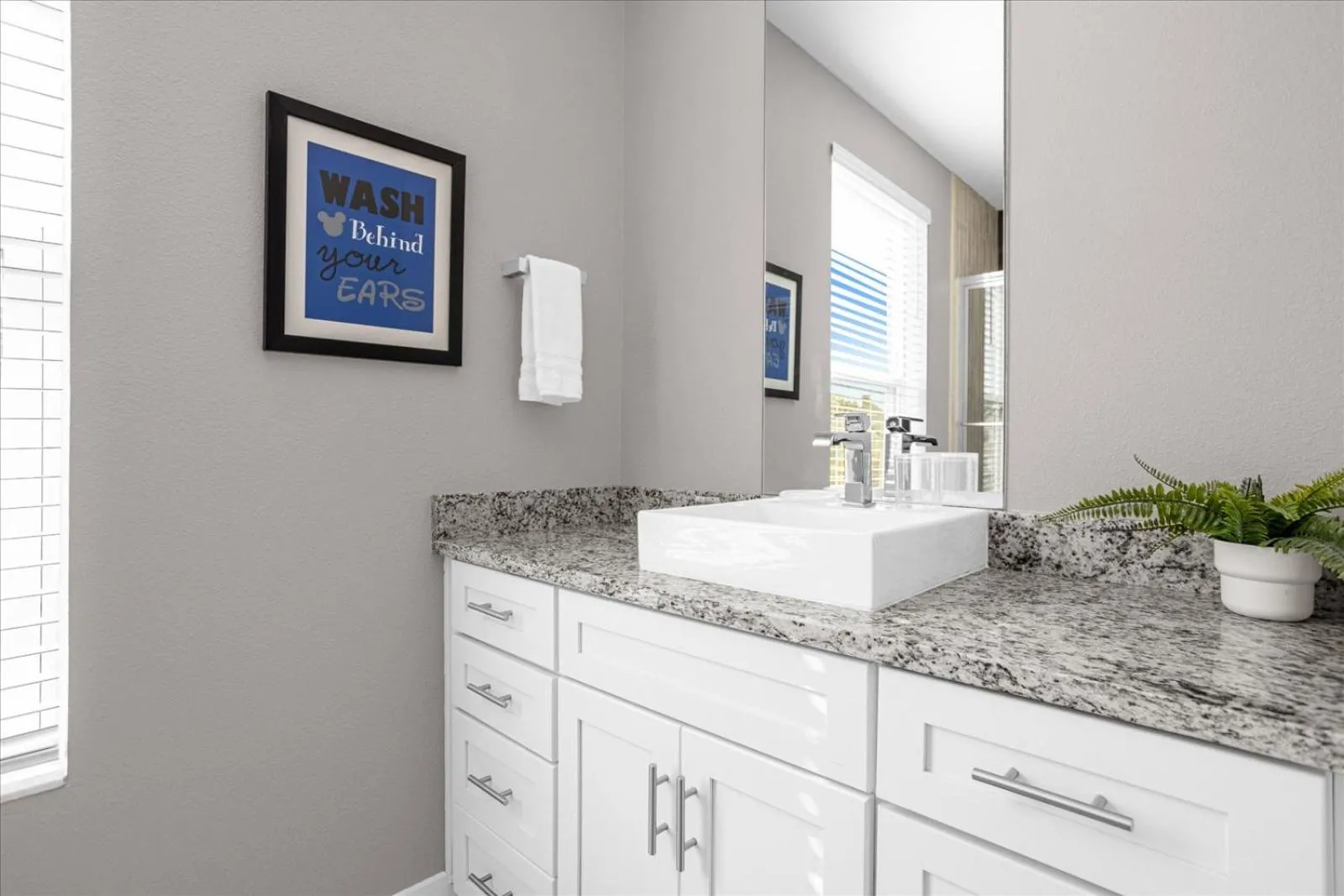 Bathroom in Magical Vacation Home 3 min from Disney