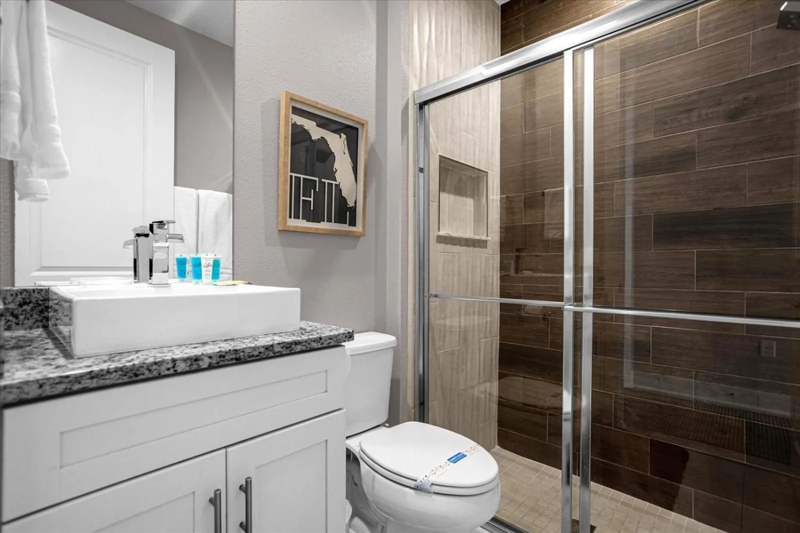 Bathroom in Magical Vacation Home 3 min from Disney