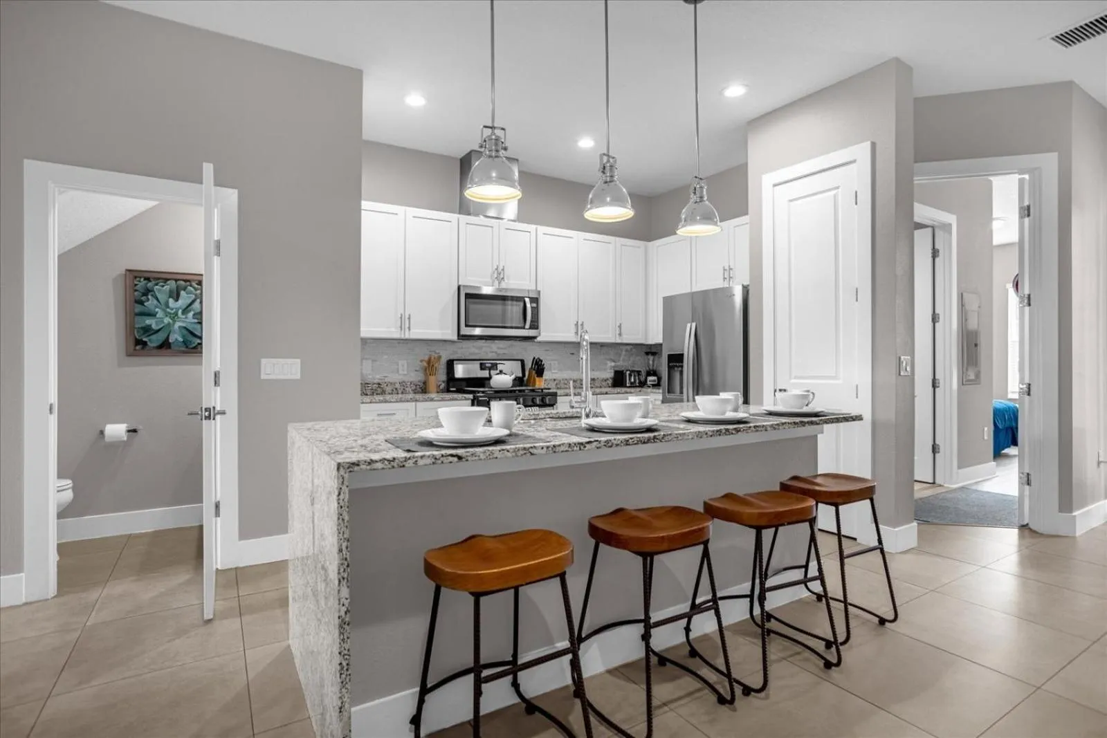 Kitchen or kitchenette in Magical Vacation Home 3 min from Disney