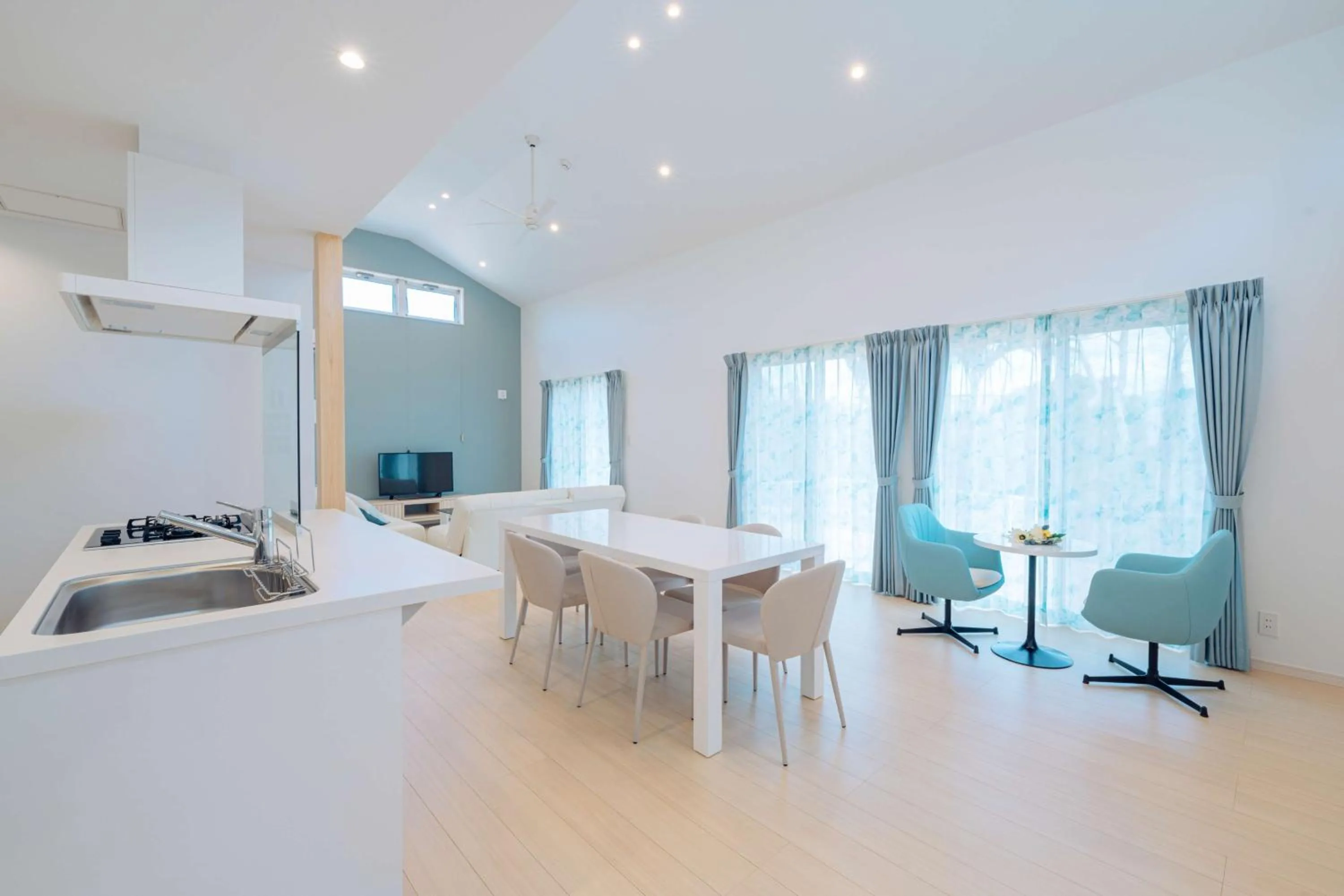 Photo of the whole room in Villa Capri Miyakojima