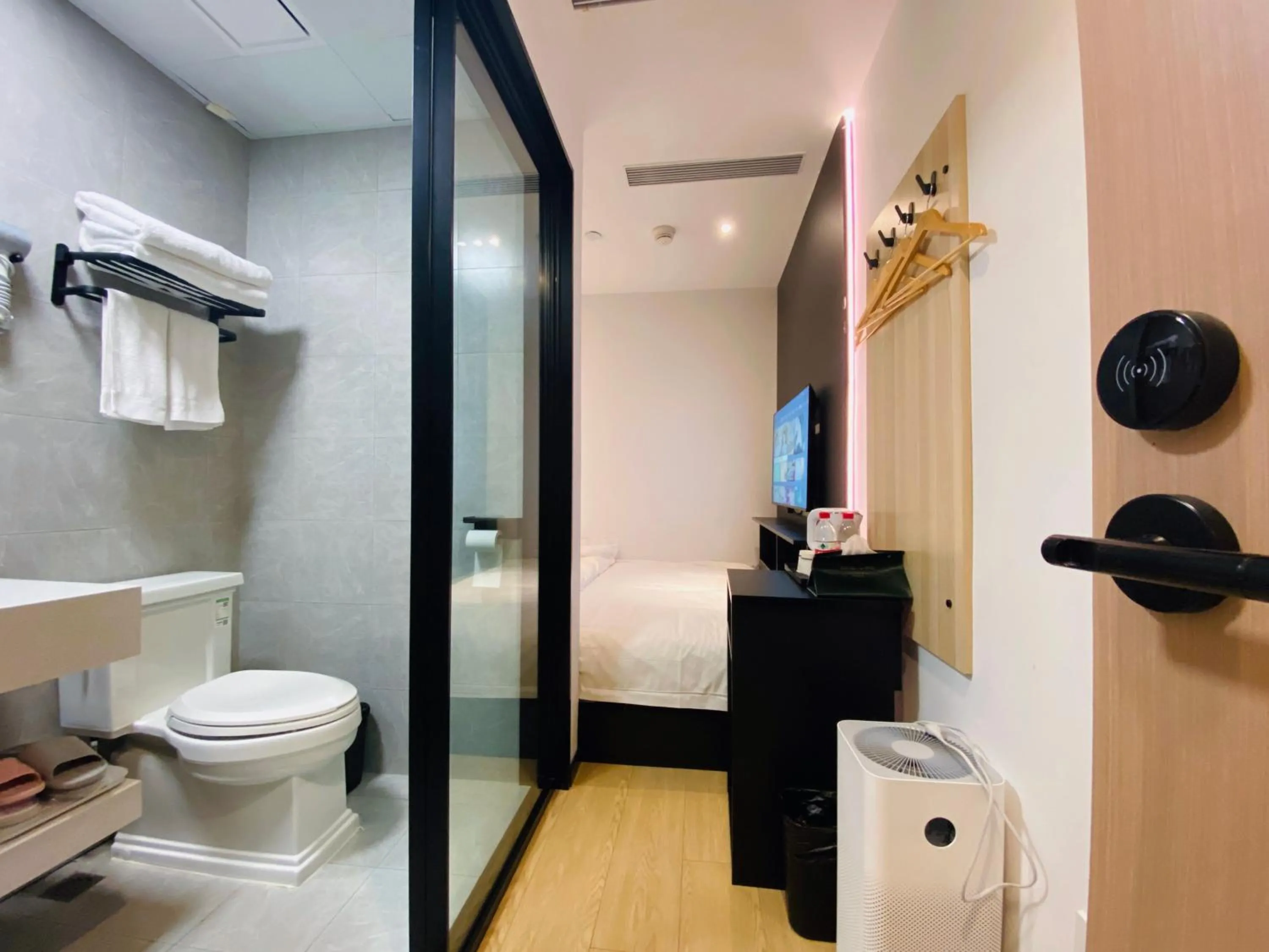 Toilet in Dayin International Youth Hostel - East Nanjing Road & People's Square & The Bund Branch