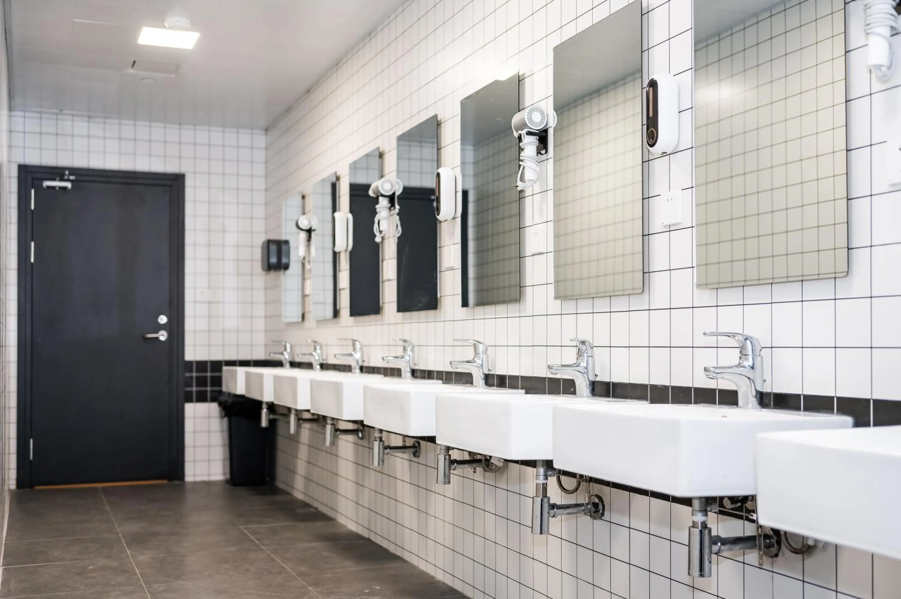 Bathroom in Dayin International Youth Hostel - East Nanjing Road & People's Square & The Bund Branch