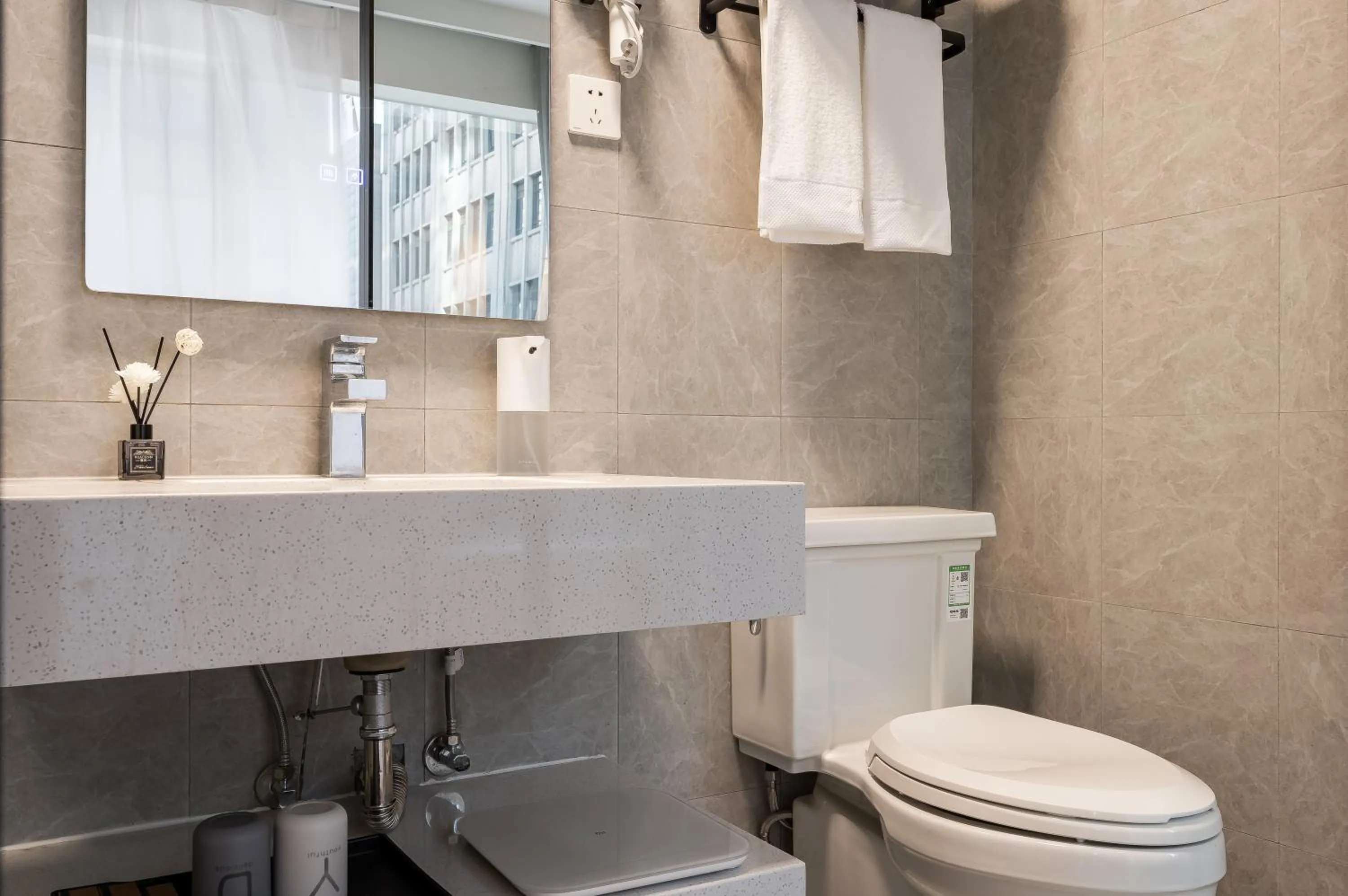 Toilet in Dayin International Youth Hostel - East Nanjing Road & People's Square & The Bund Branch