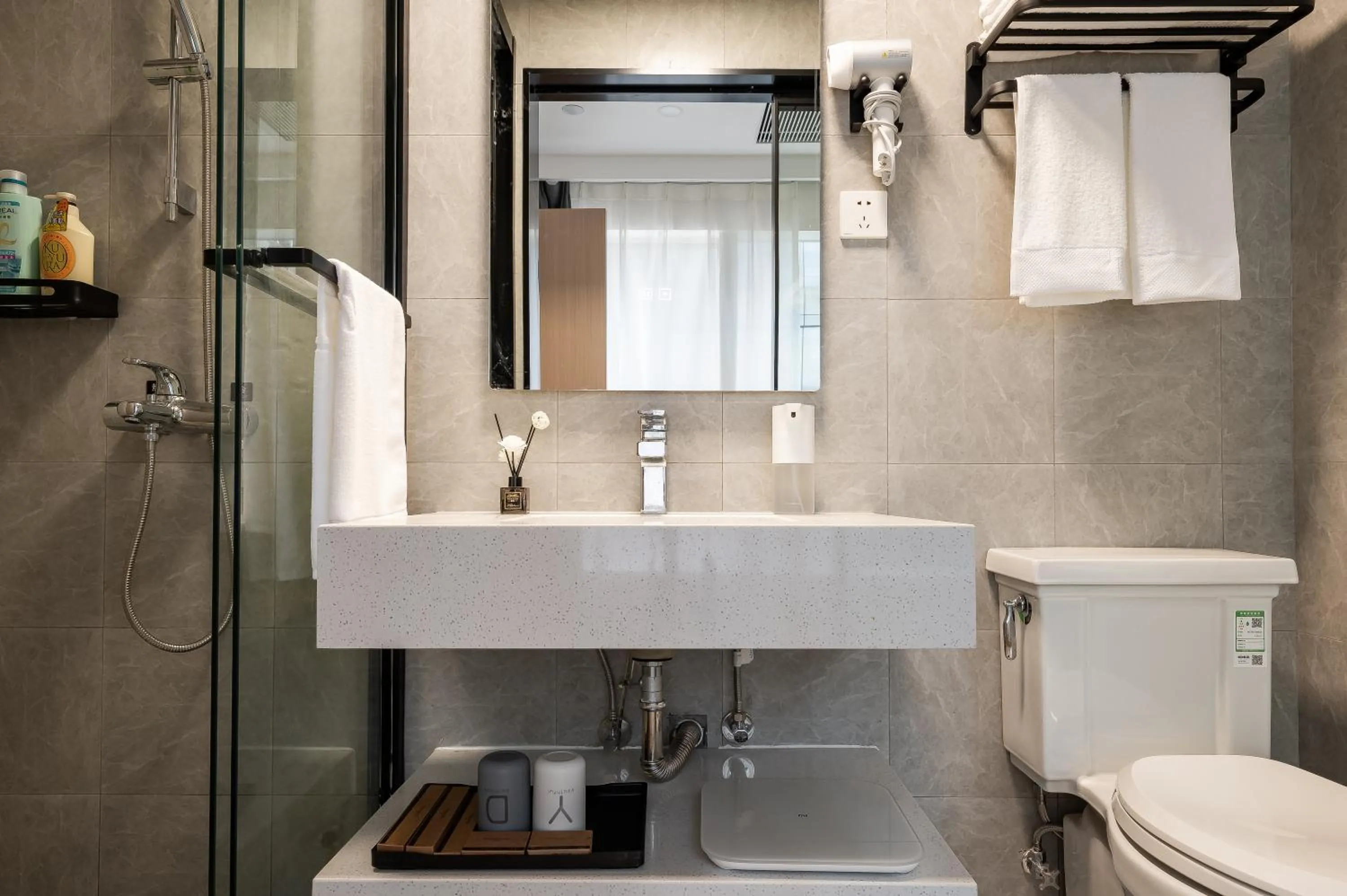 Toilet in Dayin International Youth Hostel - East Nanjing Road & People's Square & The Bund Branch