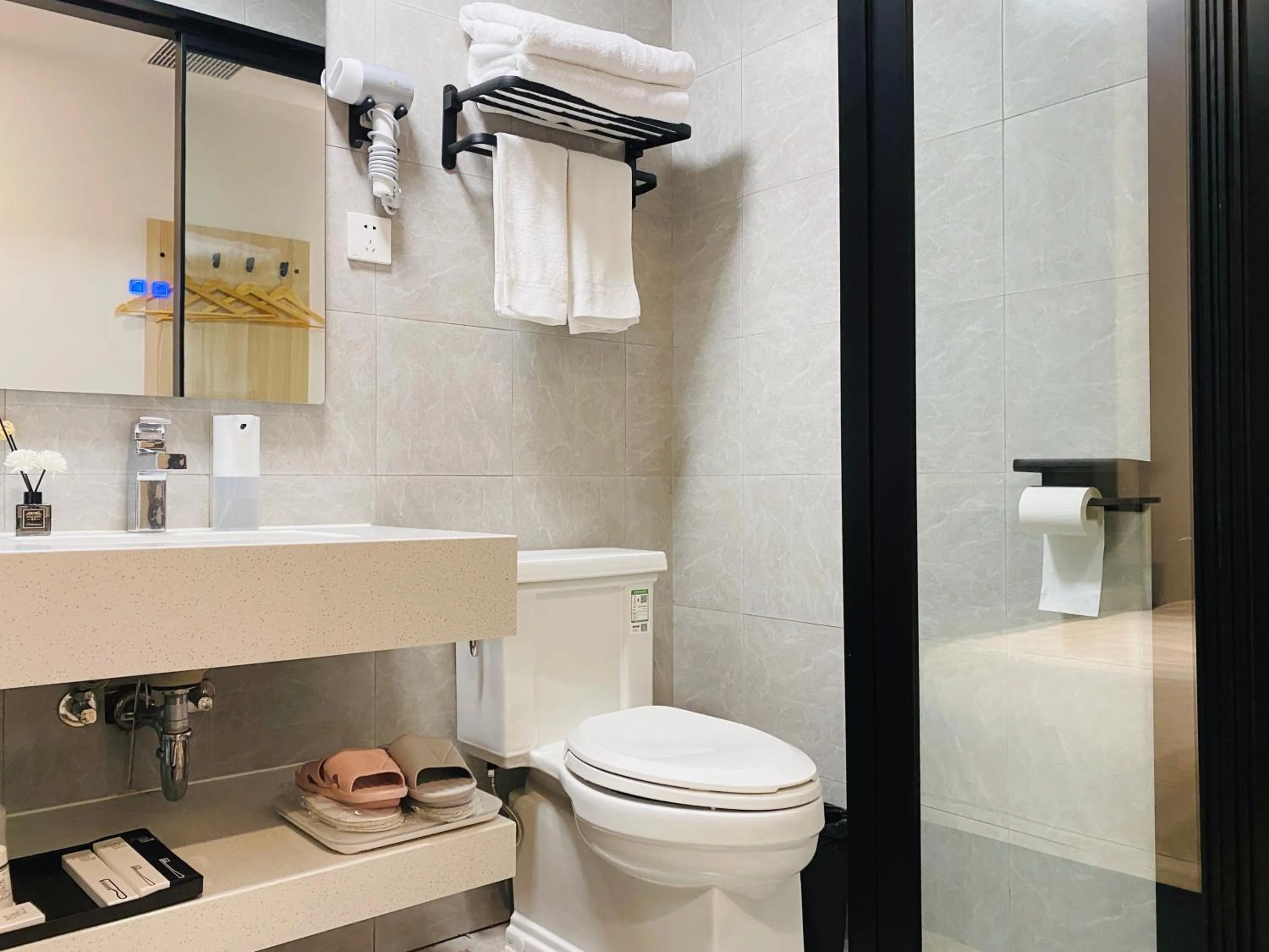 Toilet in Dayin International Youth Hostel - East Nanjing Road & People's Square & The Bund Branch