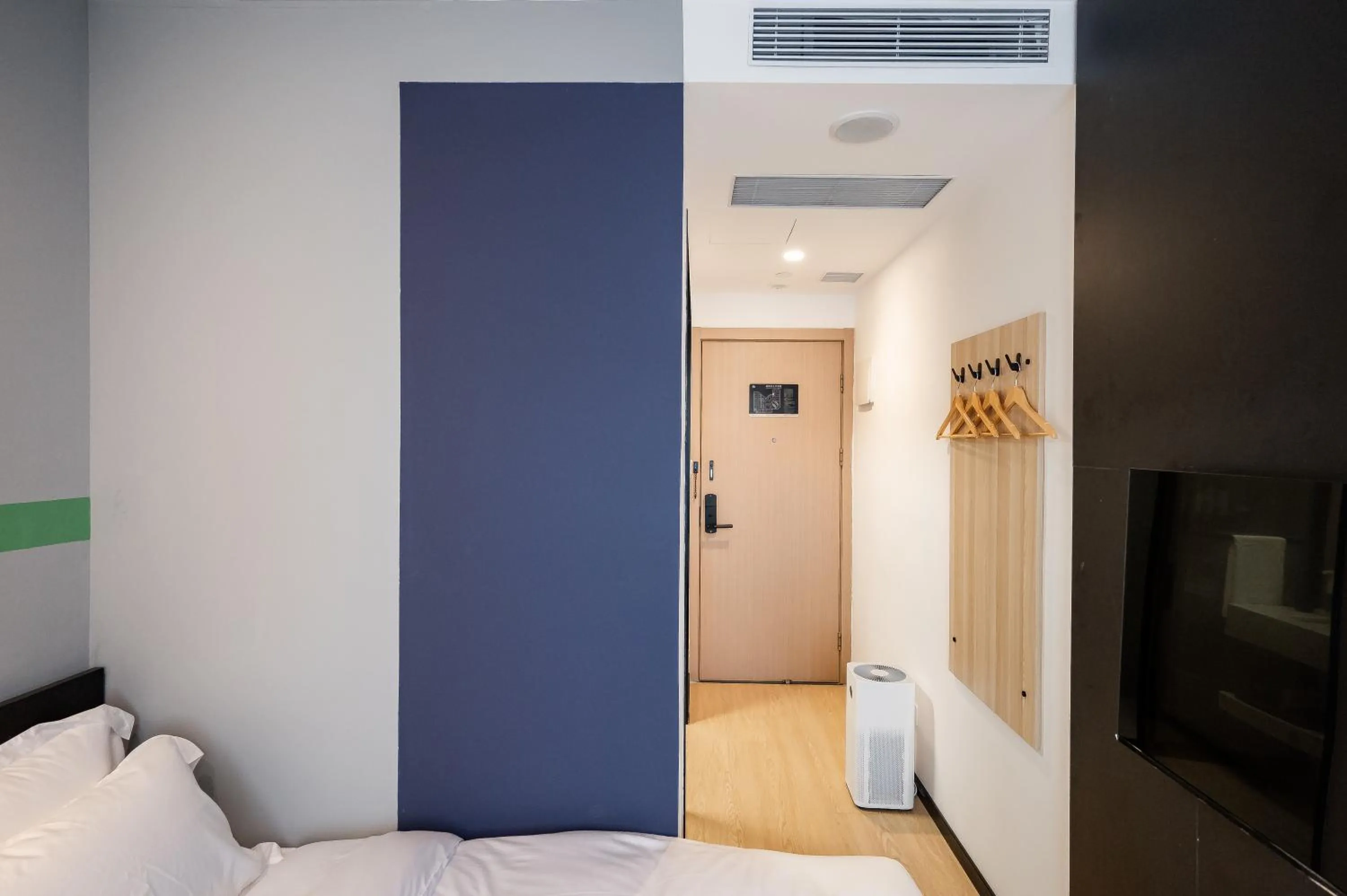 Photo of the whole room, Bed in Dayin International Youth Hostel - East Nanjing Road & People's Square & The Bund Branch