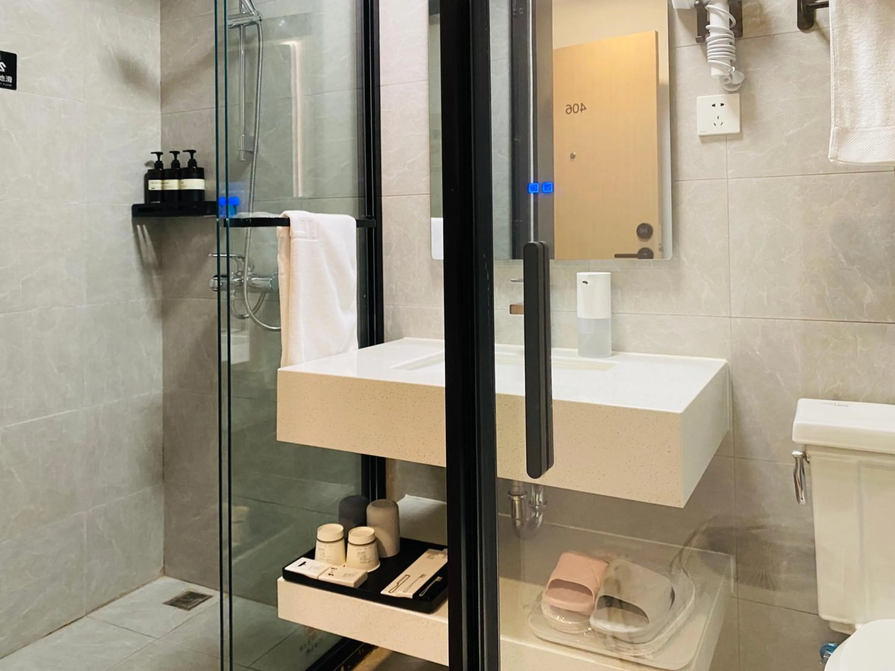 Toilet in Dayin International Youth Hostel - East Nanjing Road & People's Square & The Bund Branch