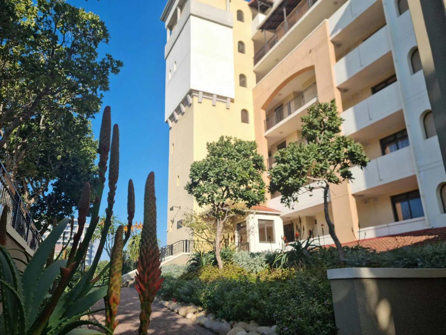 Property building in Island Club by Smart City Stays