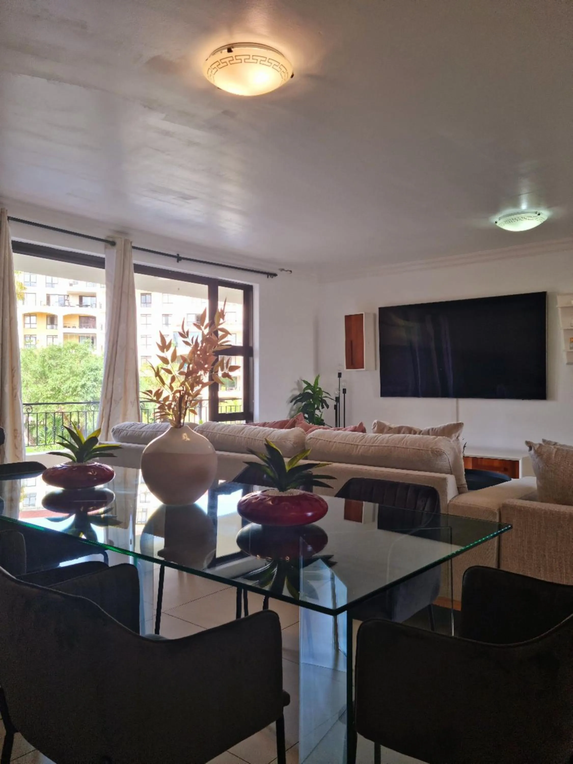 TV and multimedia in Island Club by Smart City Stays