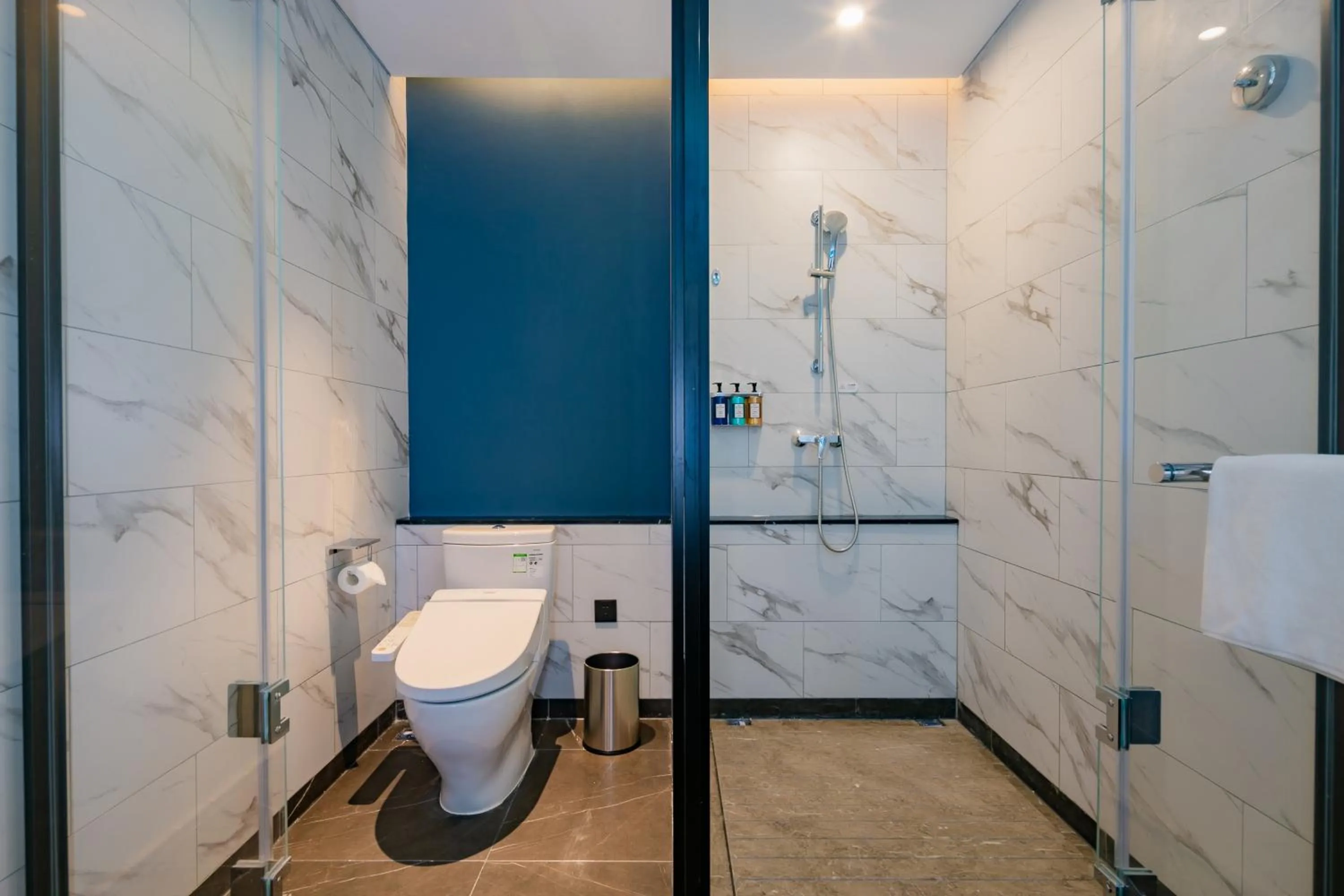 Toilet in Holiday Inn Express Xi'an High Tech Zone North by IHG