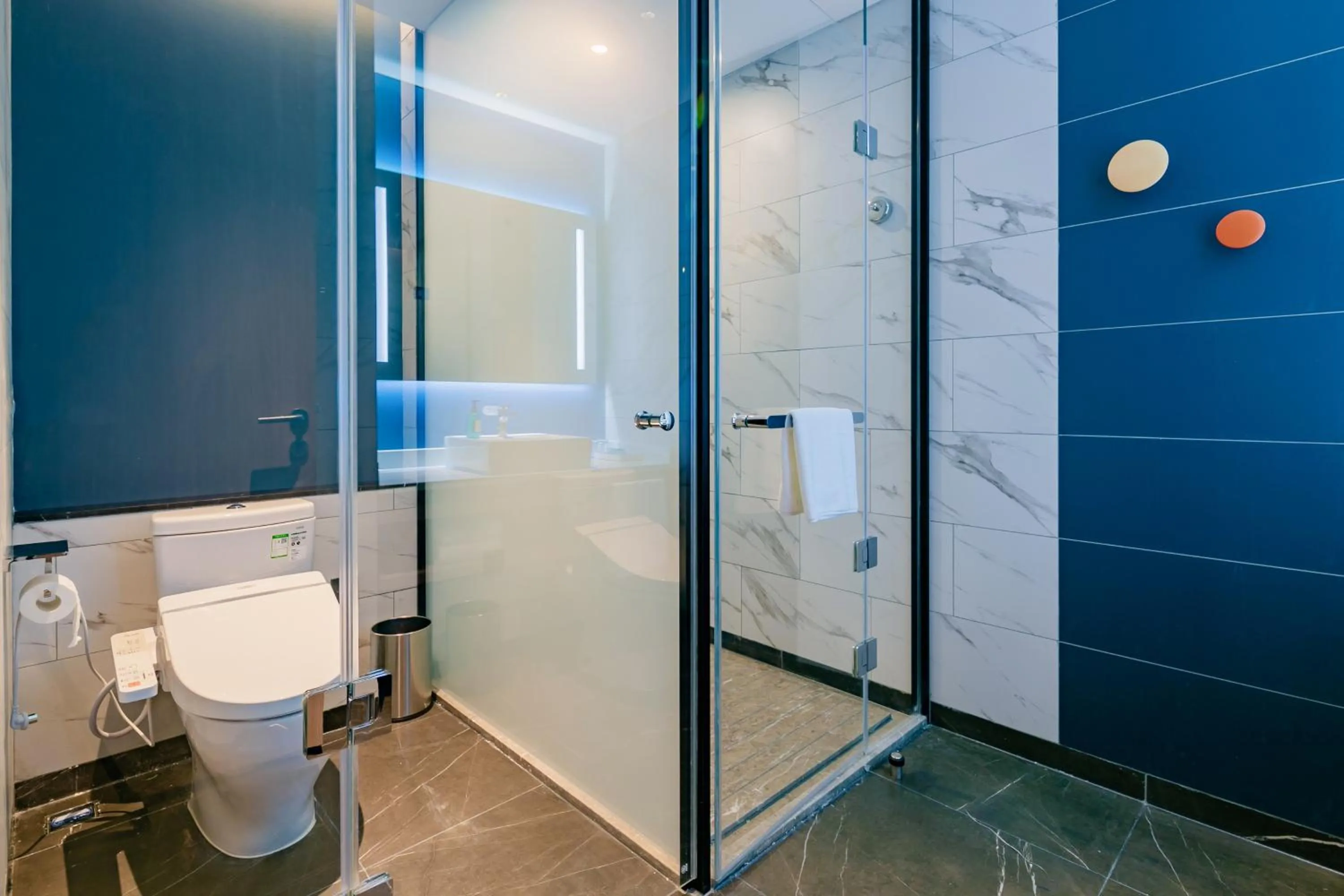 Shower in Holiday Inn Express Xi'an High Tech Zone North by IHG