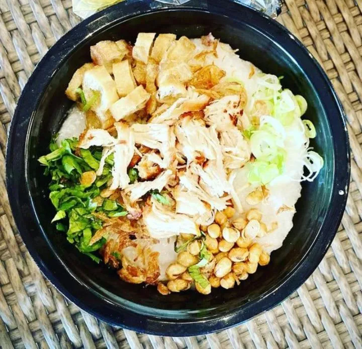 Restaurant/places to eat in Kawana Golf Residence