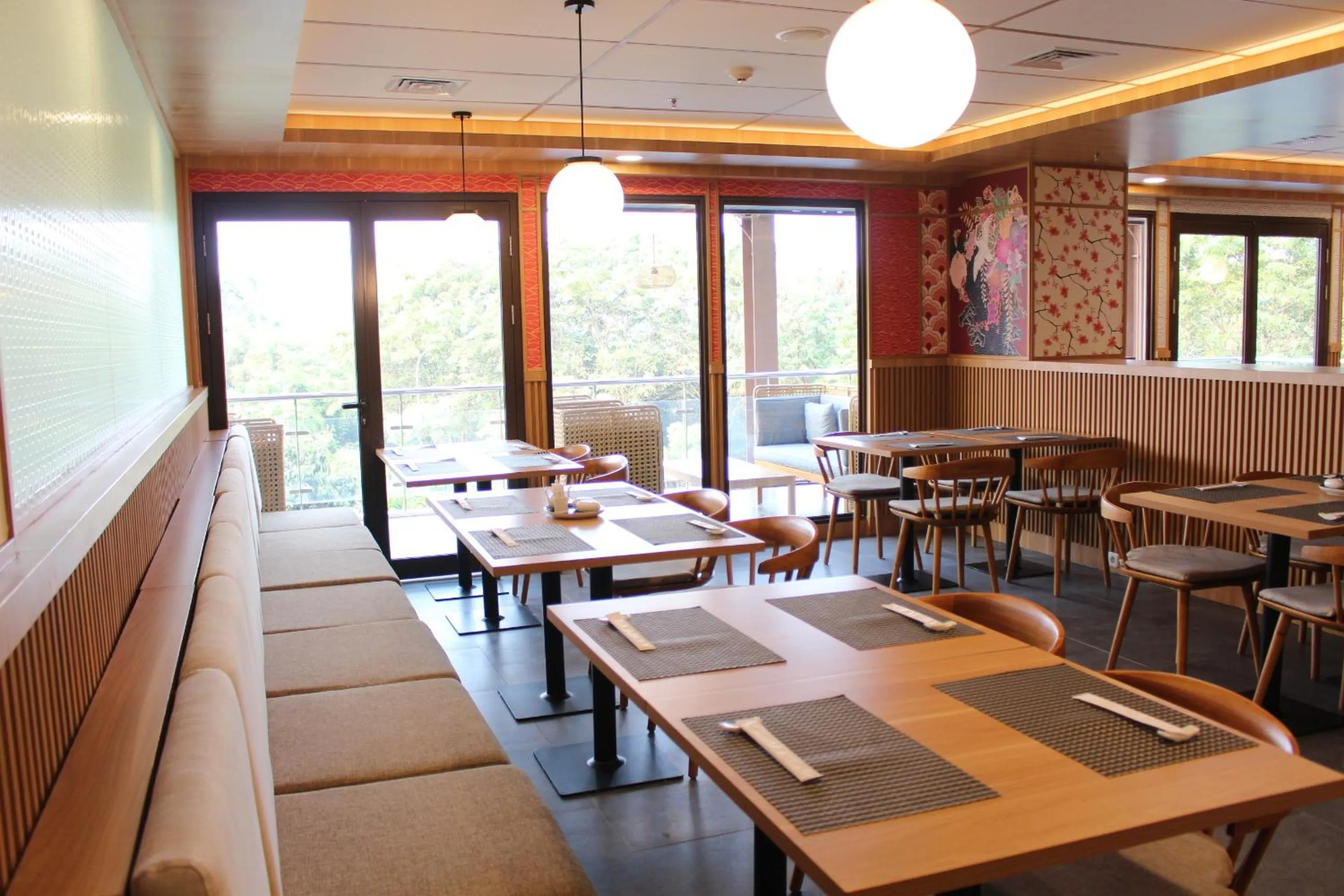 Restaurant/places to eat in Kawana Golf Residence