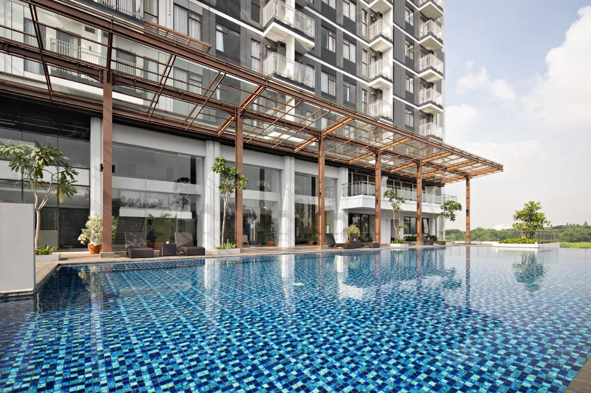 Swimming pool in Kawana Golf Residence