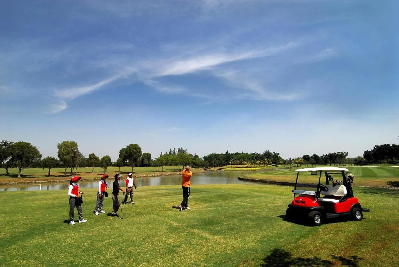 Golfcourse in Kawana Golf Residence