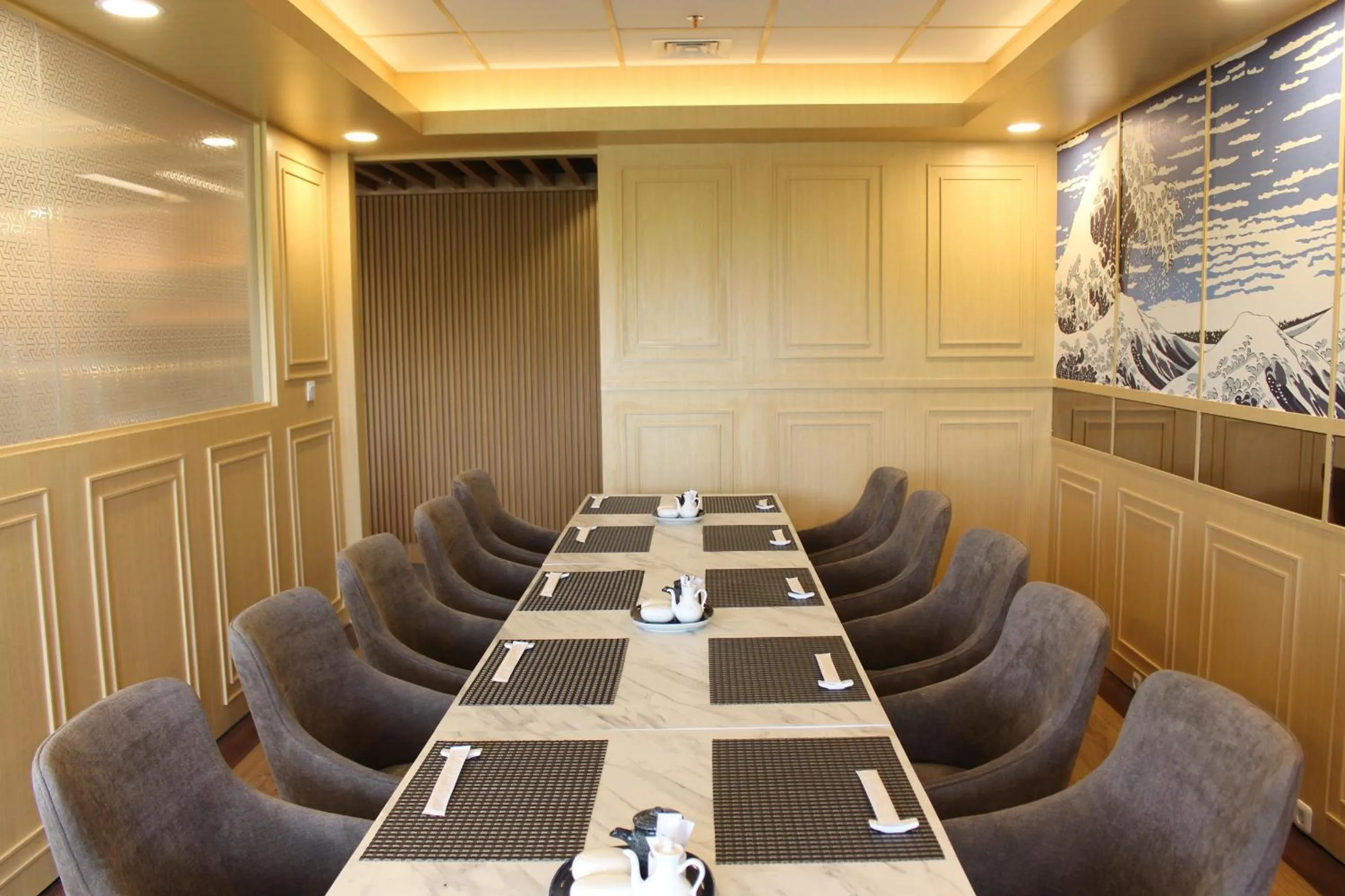 Restaurant/places to eat in Kawana Golf Residence