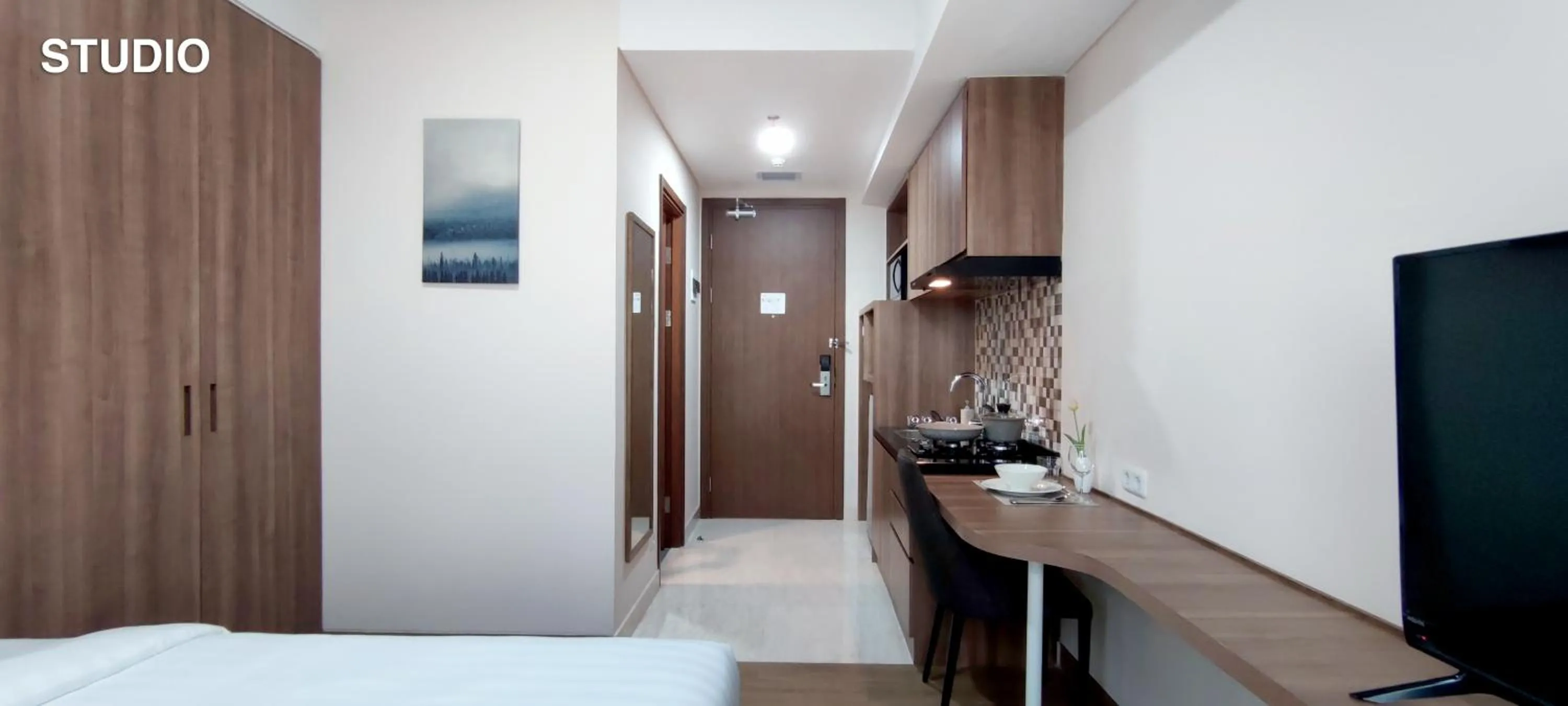 Kitchen or kitchenette, Bed in Kawana Golf Residence