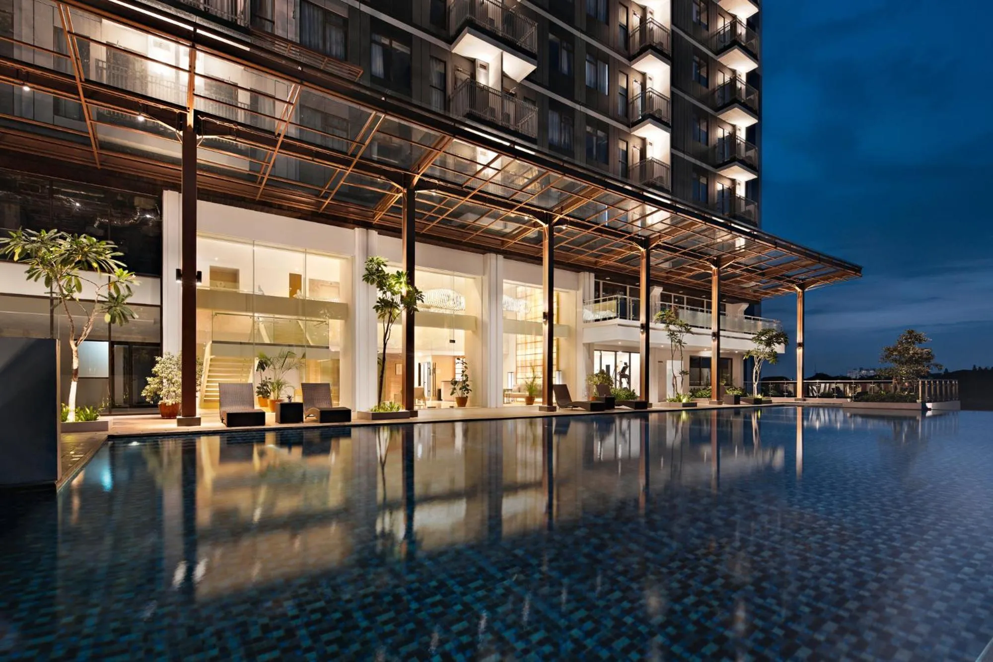 Swimming pool in Kawana Golf Residence