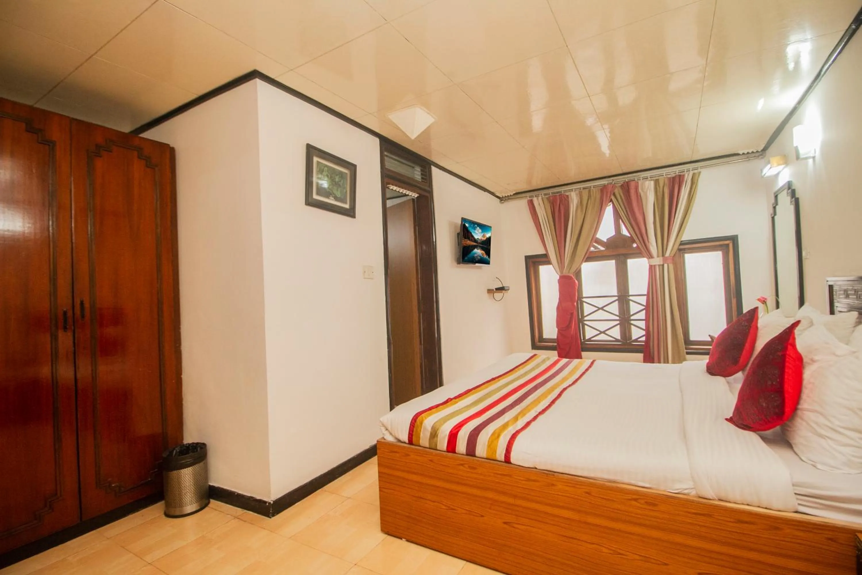 Bed in Central Hill Resort The Mall Road