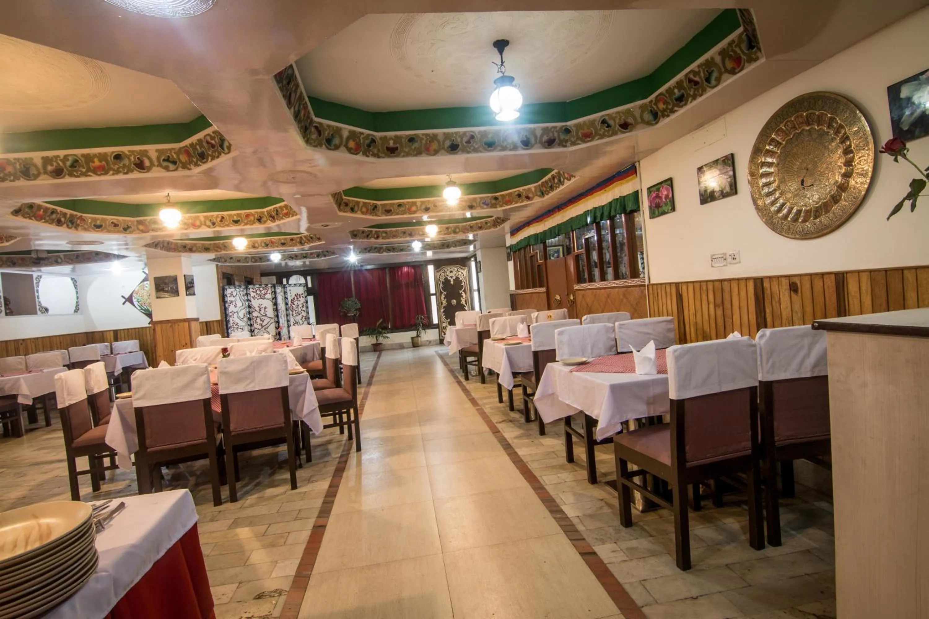 Restaurant/places to eat in Central Hill Resort The Mall Road