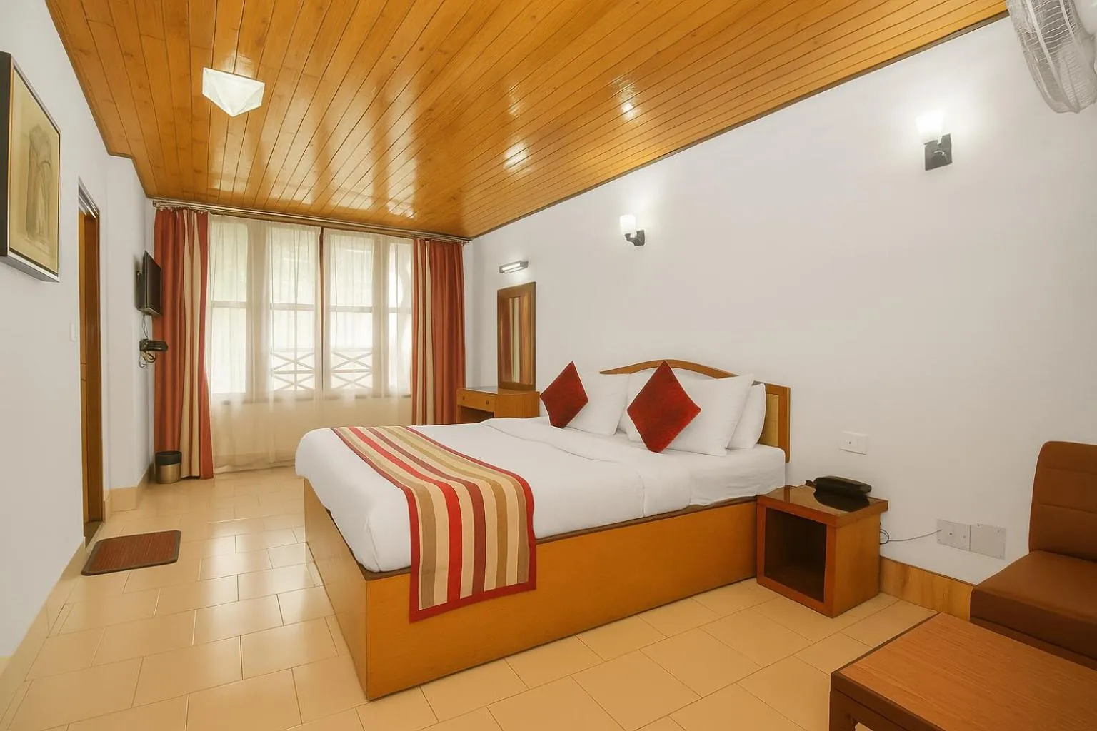 Bed in Central Hill Resort The Mall Road