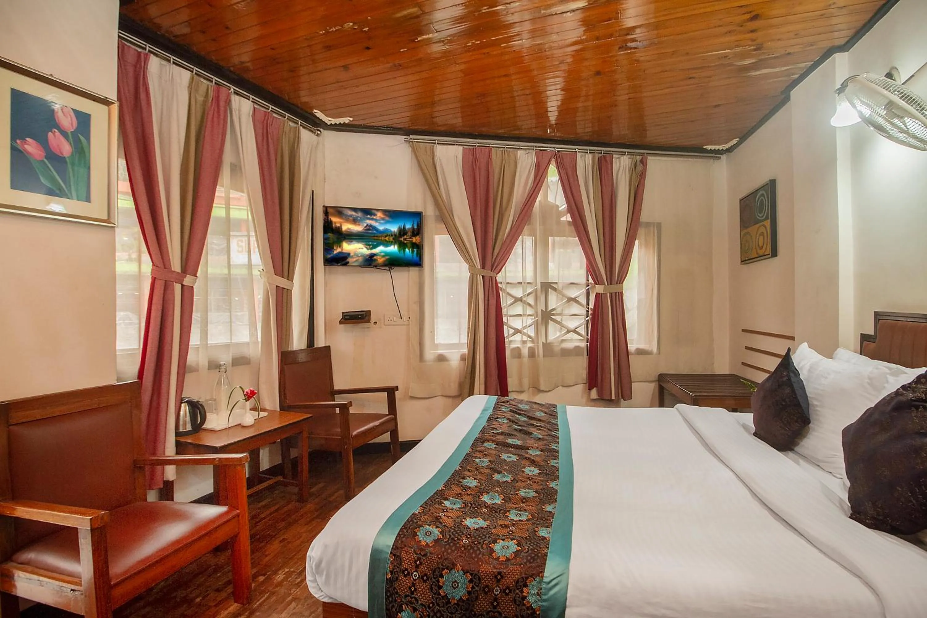 Bed in Central Hill Resort The Mall Road
