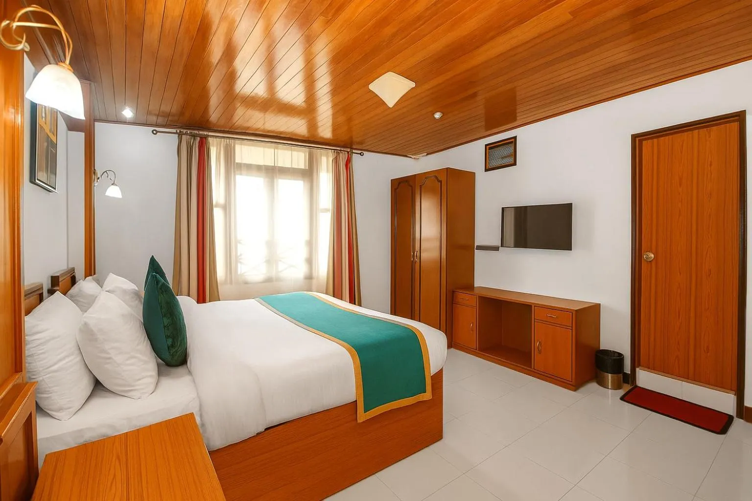 Bed in Central Hill Resort The Mall Road