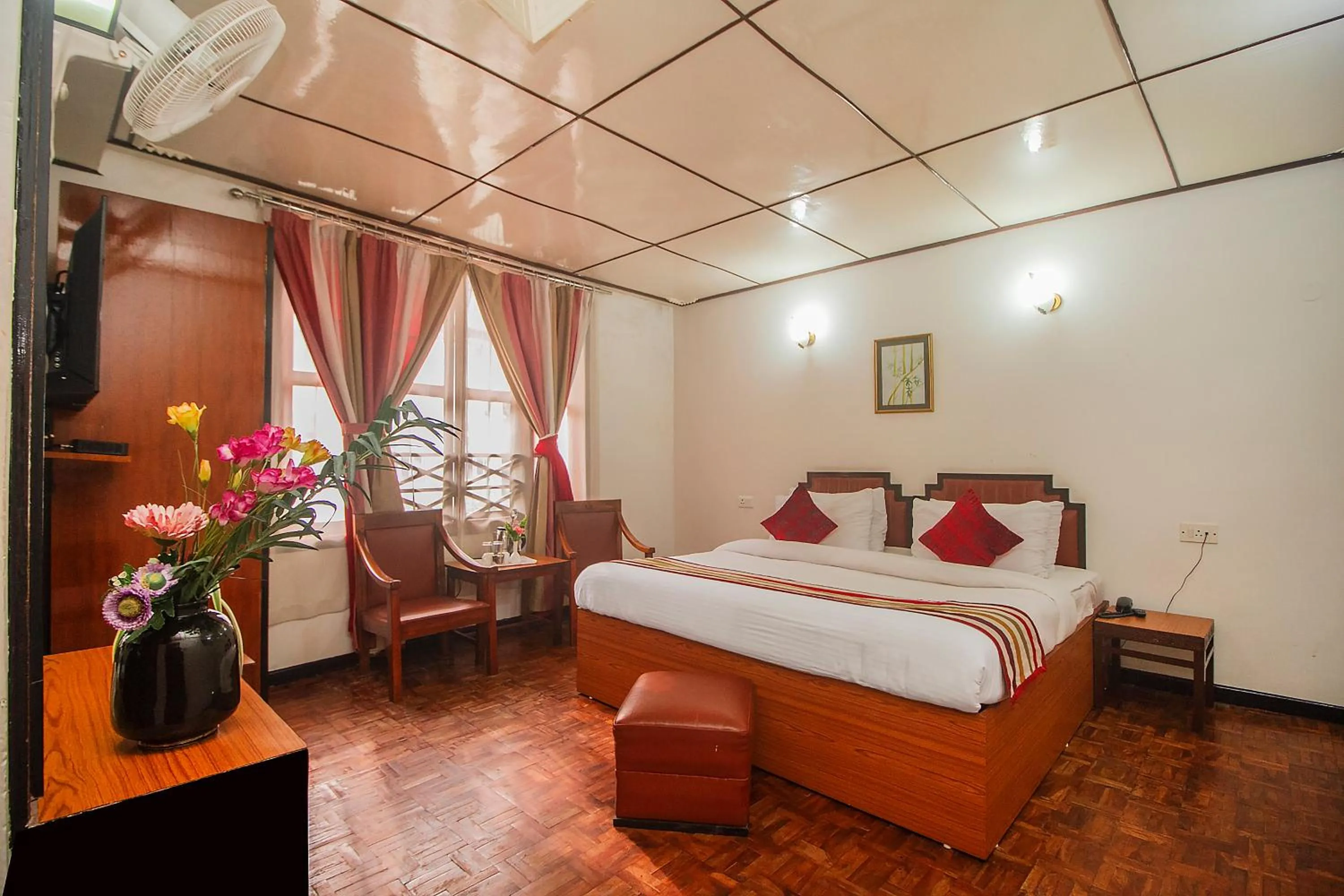 Bed in Central Hill Resort The Mall Road