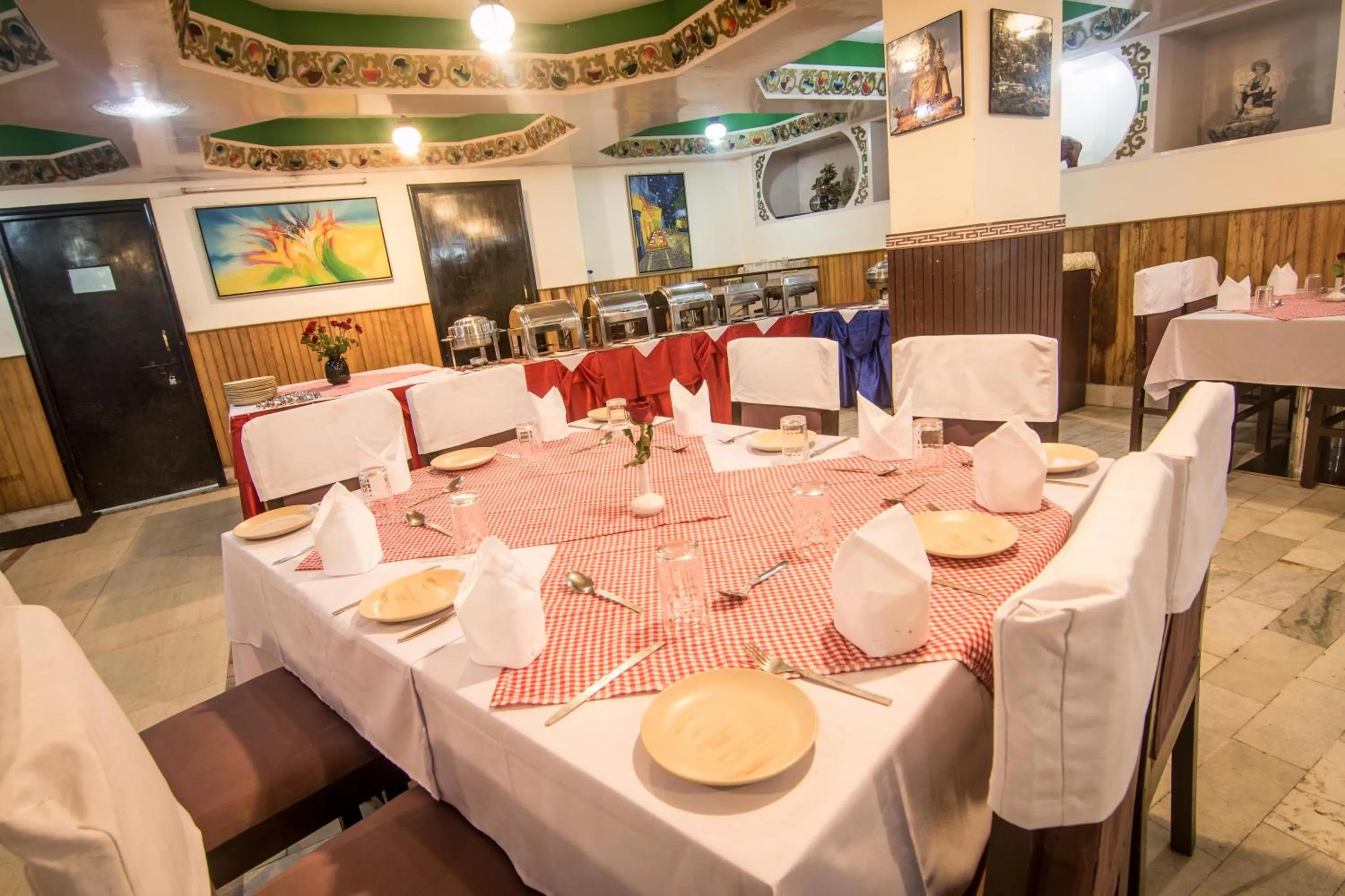 Restaurant/places to eat in Central Hill Resort The Mall Road