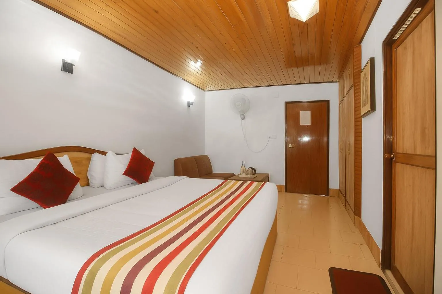 Bed in Central Hill Resort The Mall Road