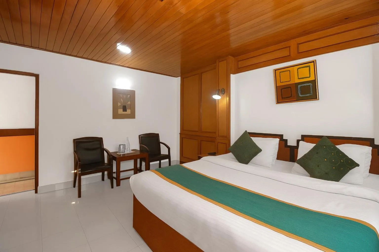 Bed in Central Hill Resort The Mall Road