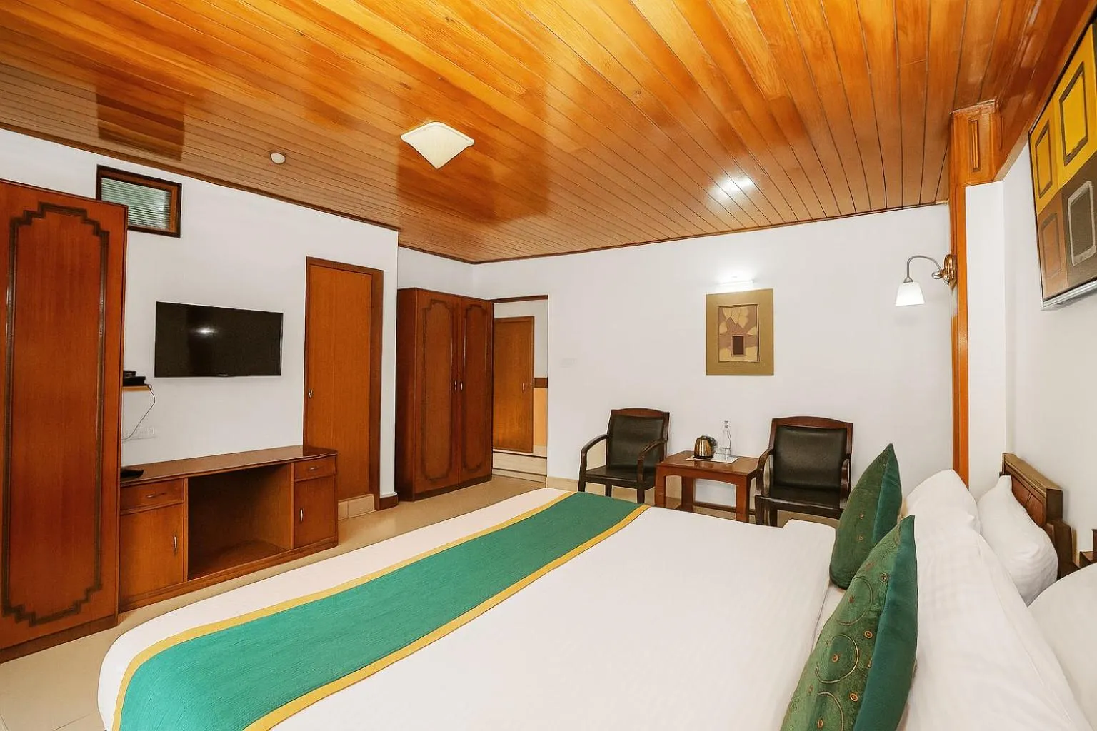 Bed in Central Hill Resort The Mall Road