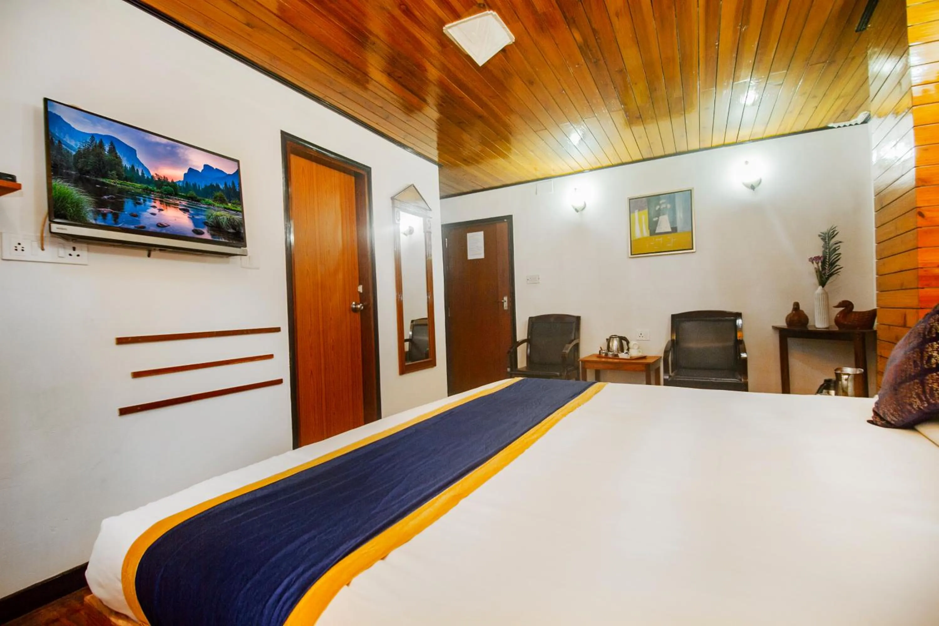 Central Hill Resort The Mall Road