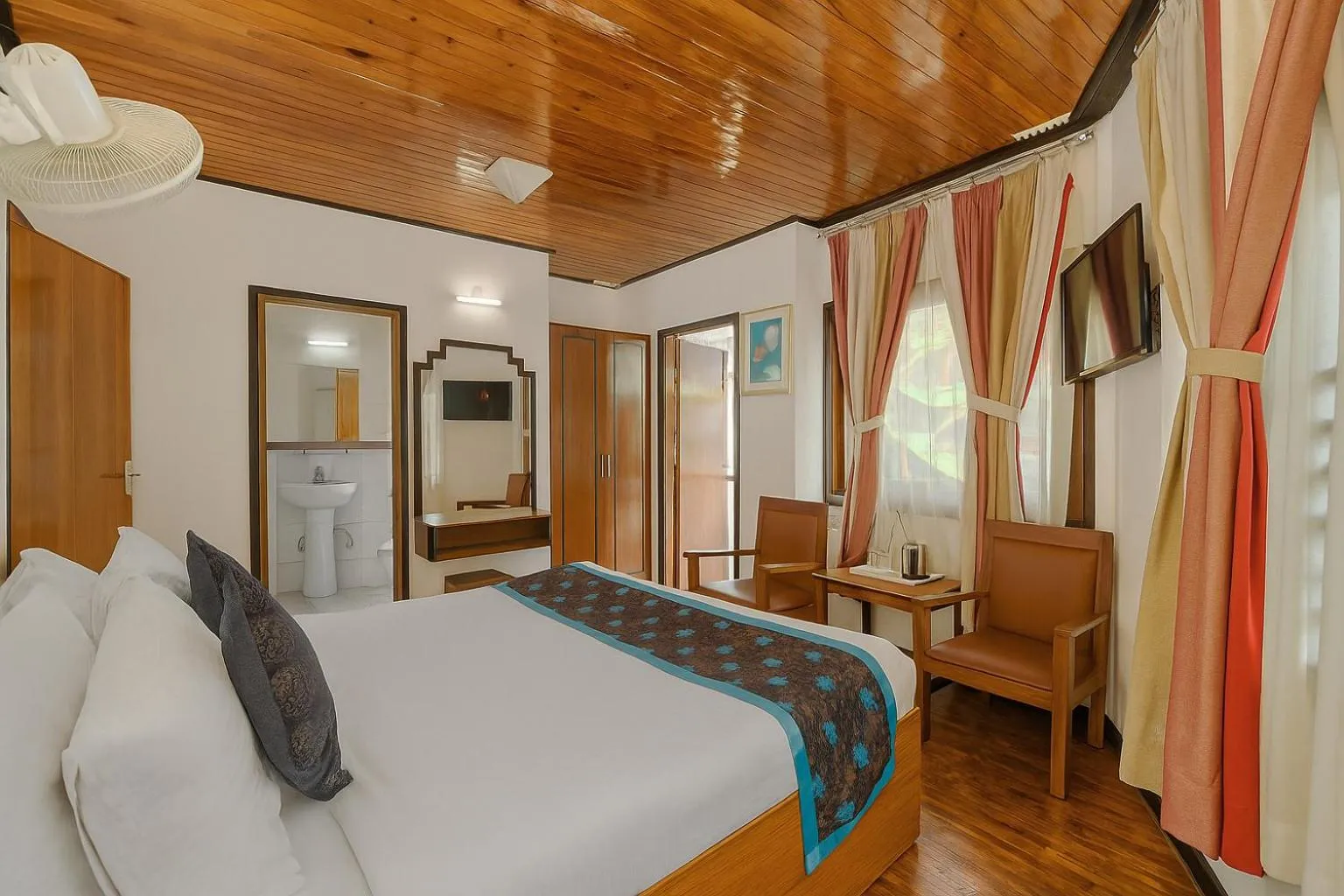 Bed in Central Hill Resort The Mall Road