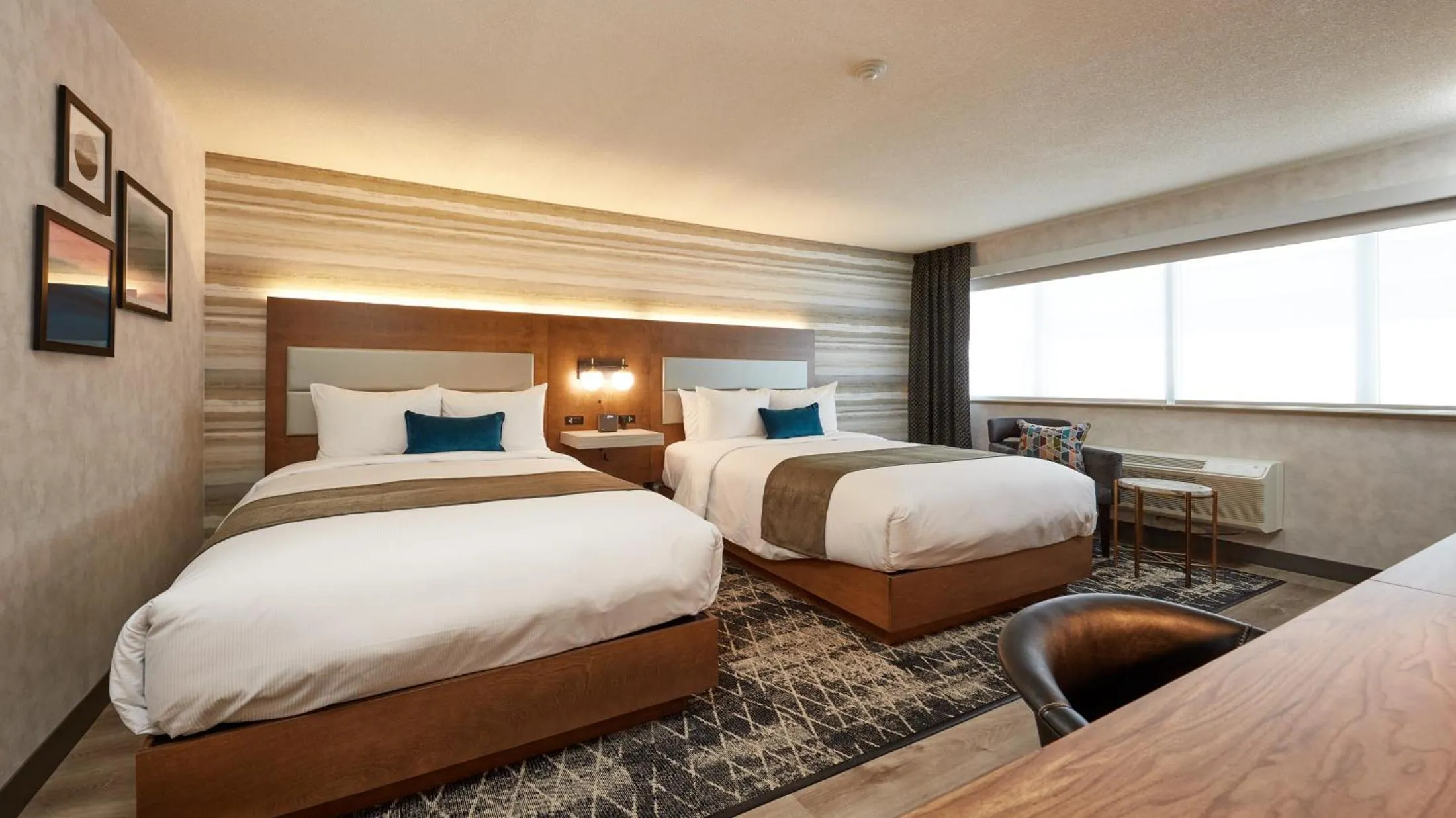 Photo of the whole room, Bed in Stay Inn Hotel Toronto