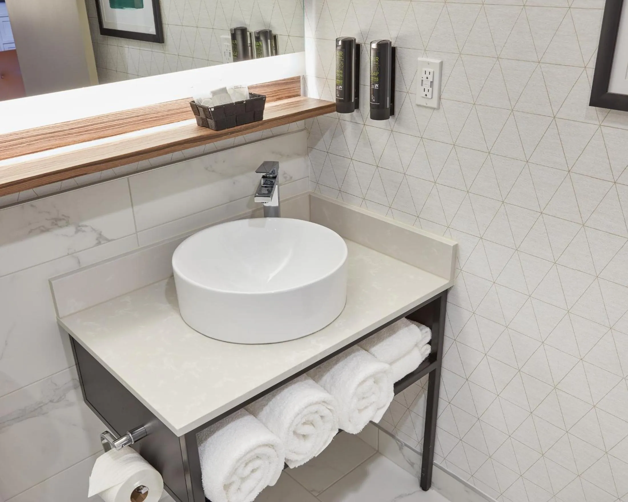 Bathroom in Stay Inn Hotel Toronto