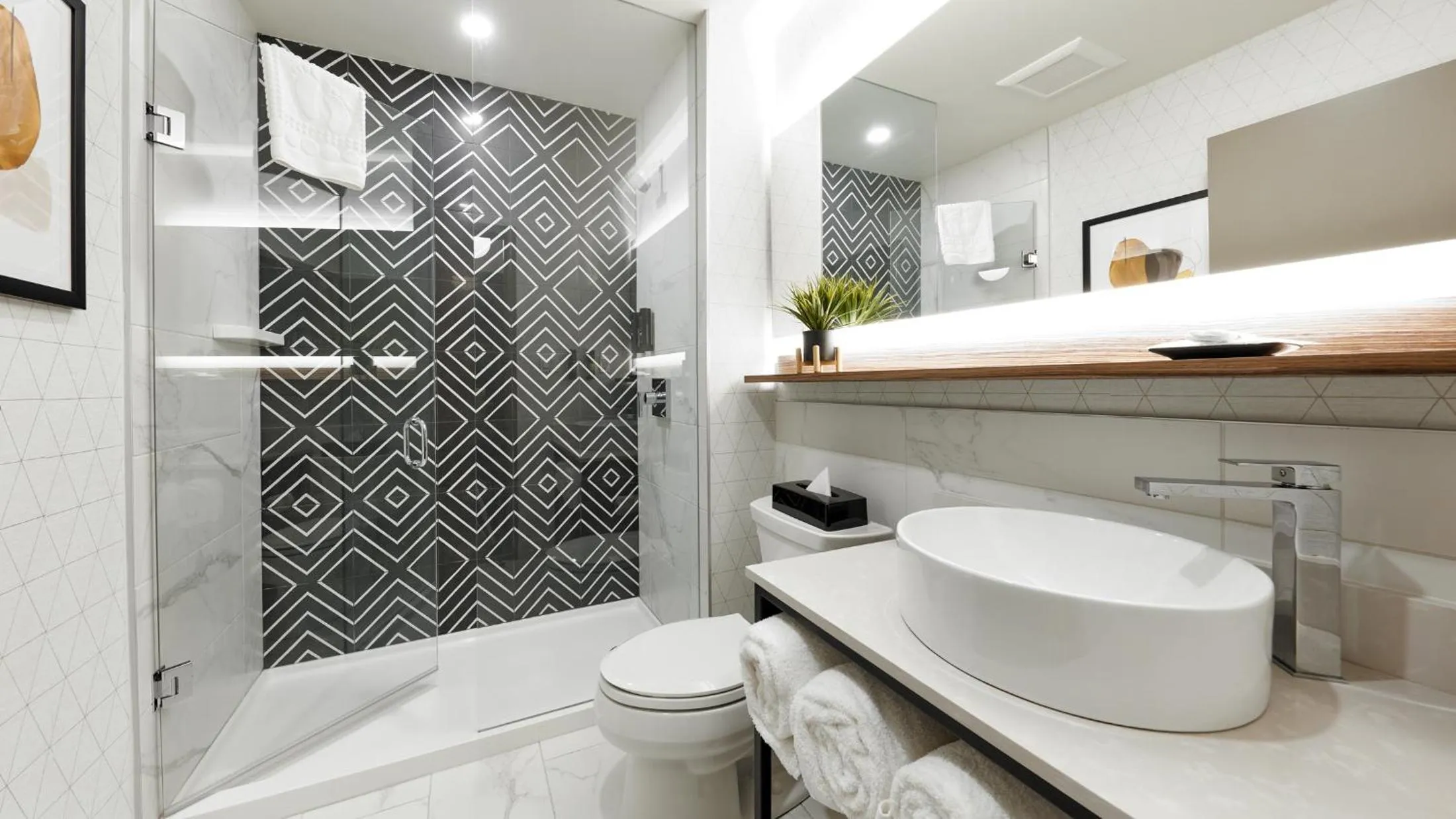 Bathroom in Stay Inn Hotel Toronto