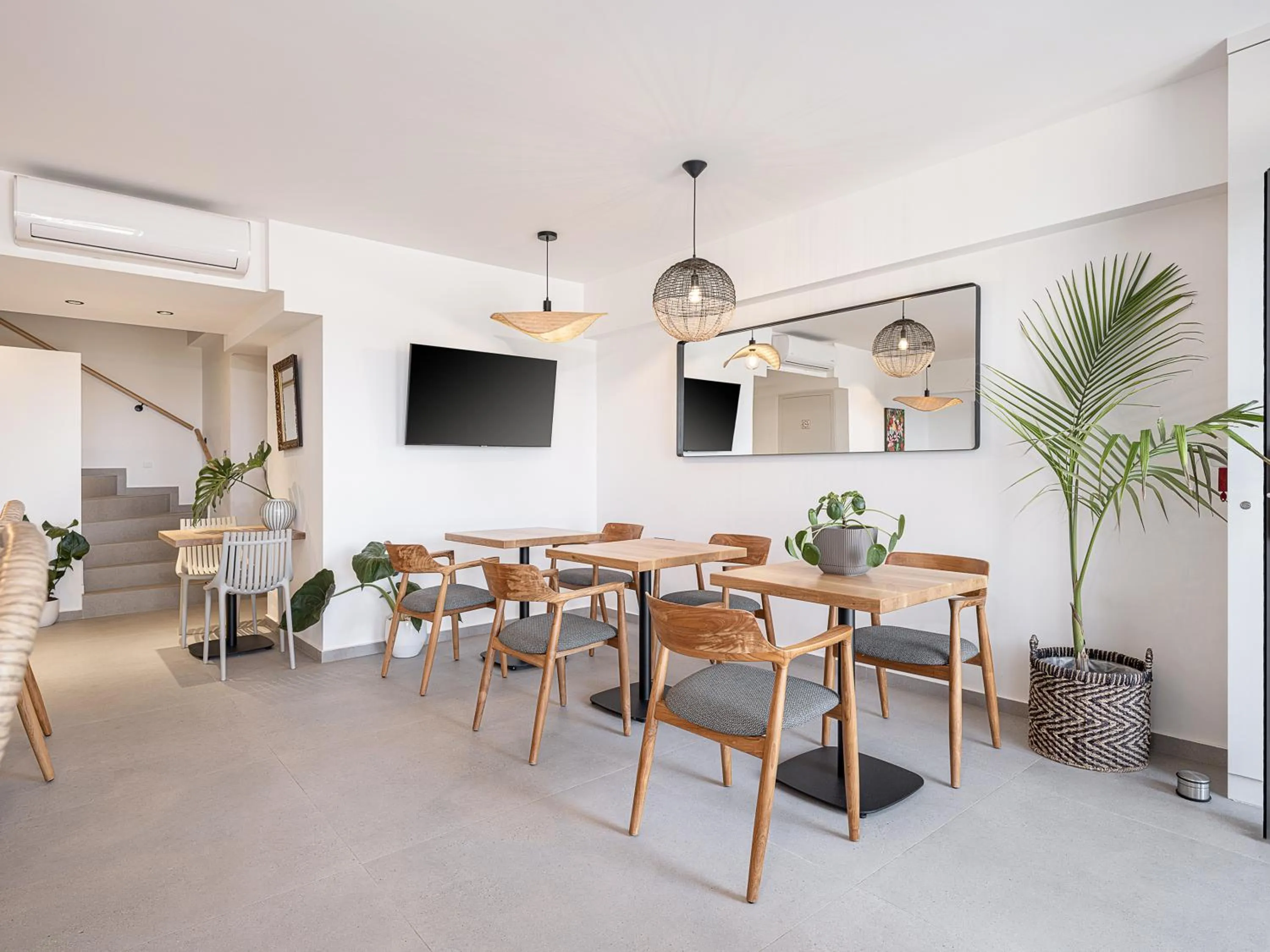 Communal lounge/ TV room in Calla Luxury Seafront Suites