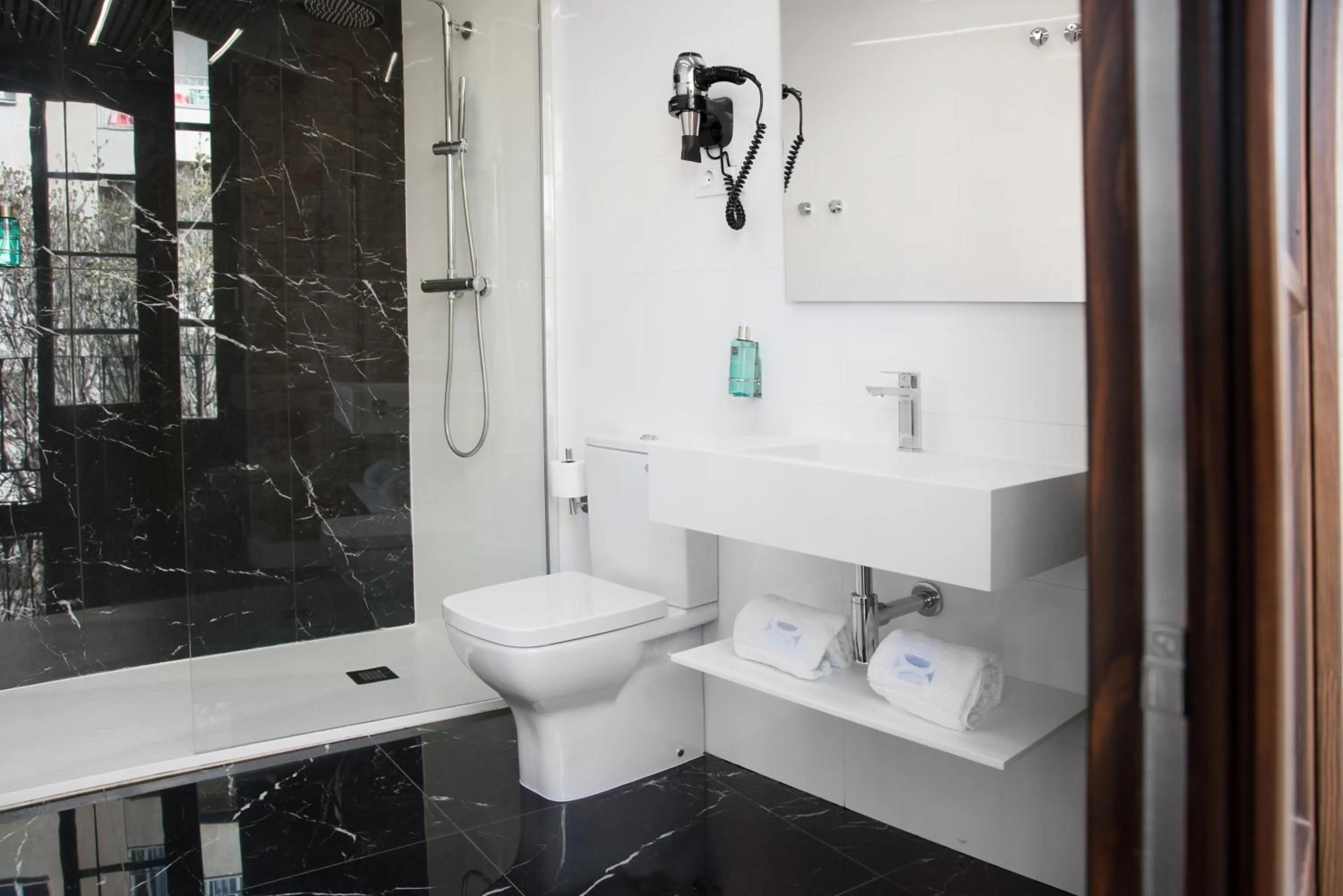 Bathroom in Hotel La Casa de Los Mosaicos by Maxi Hoteles