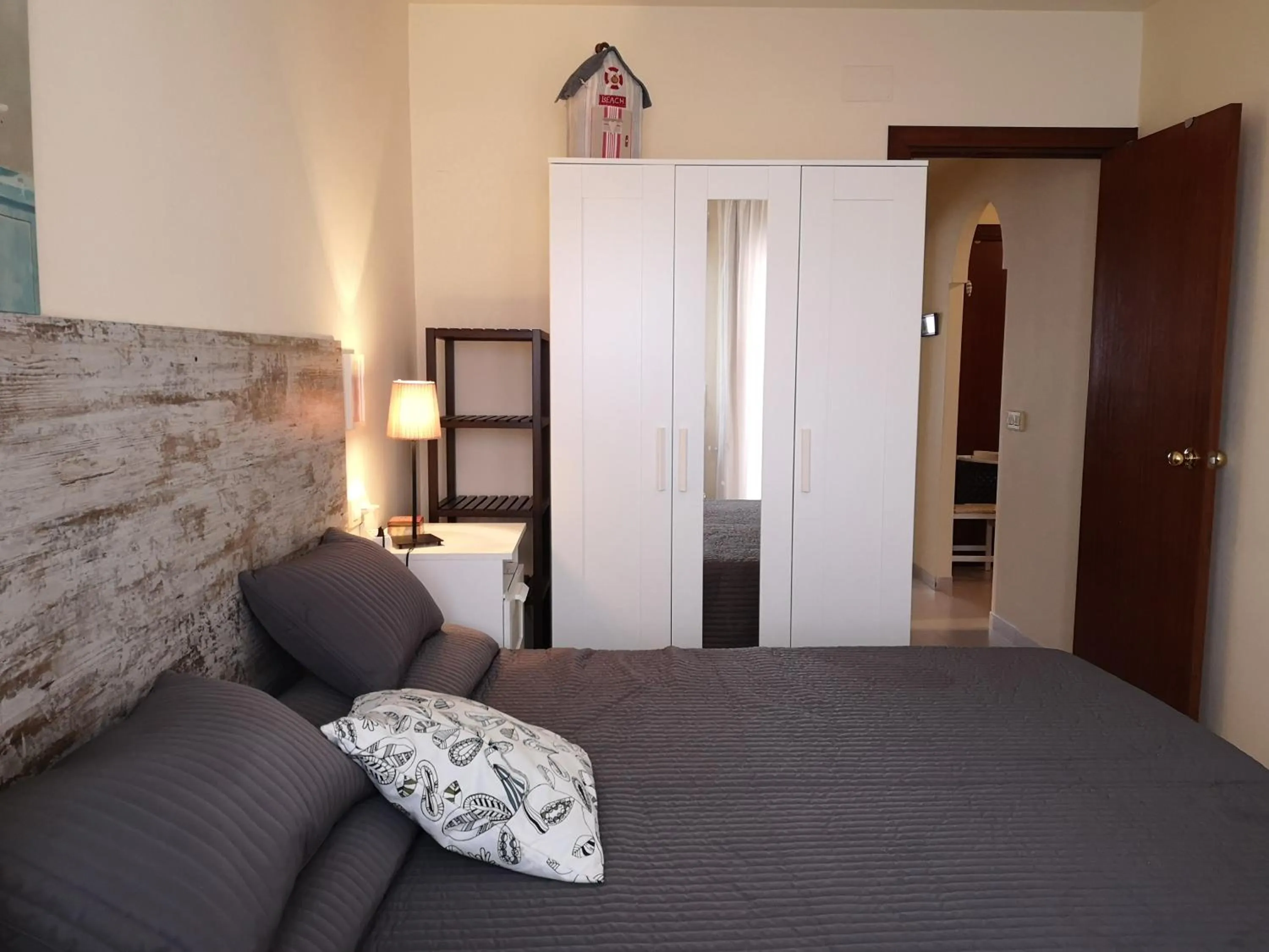 Bedroom, Bed in LLOGUER30 Apartamento Lotus, piscina y parquing