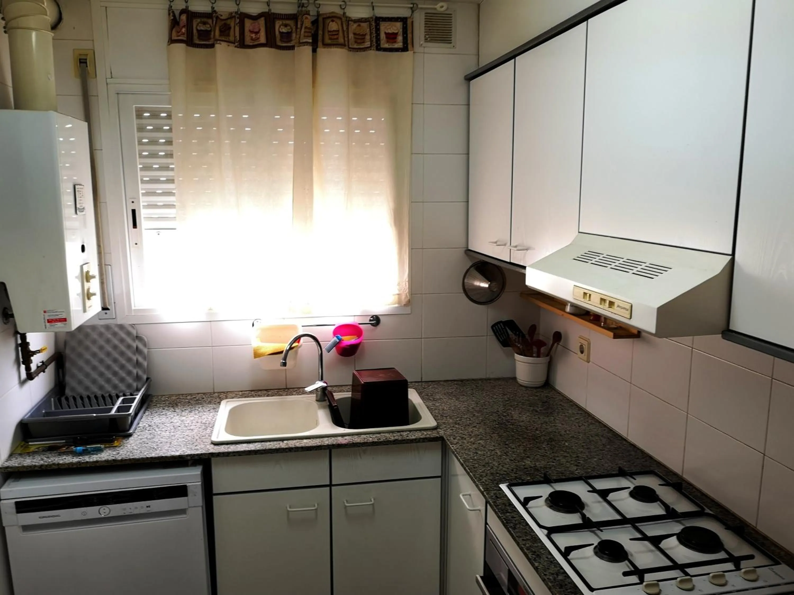 Kitchen or kitchenette in LLOGUER30 Apartamento Lotus, piscina y parquing