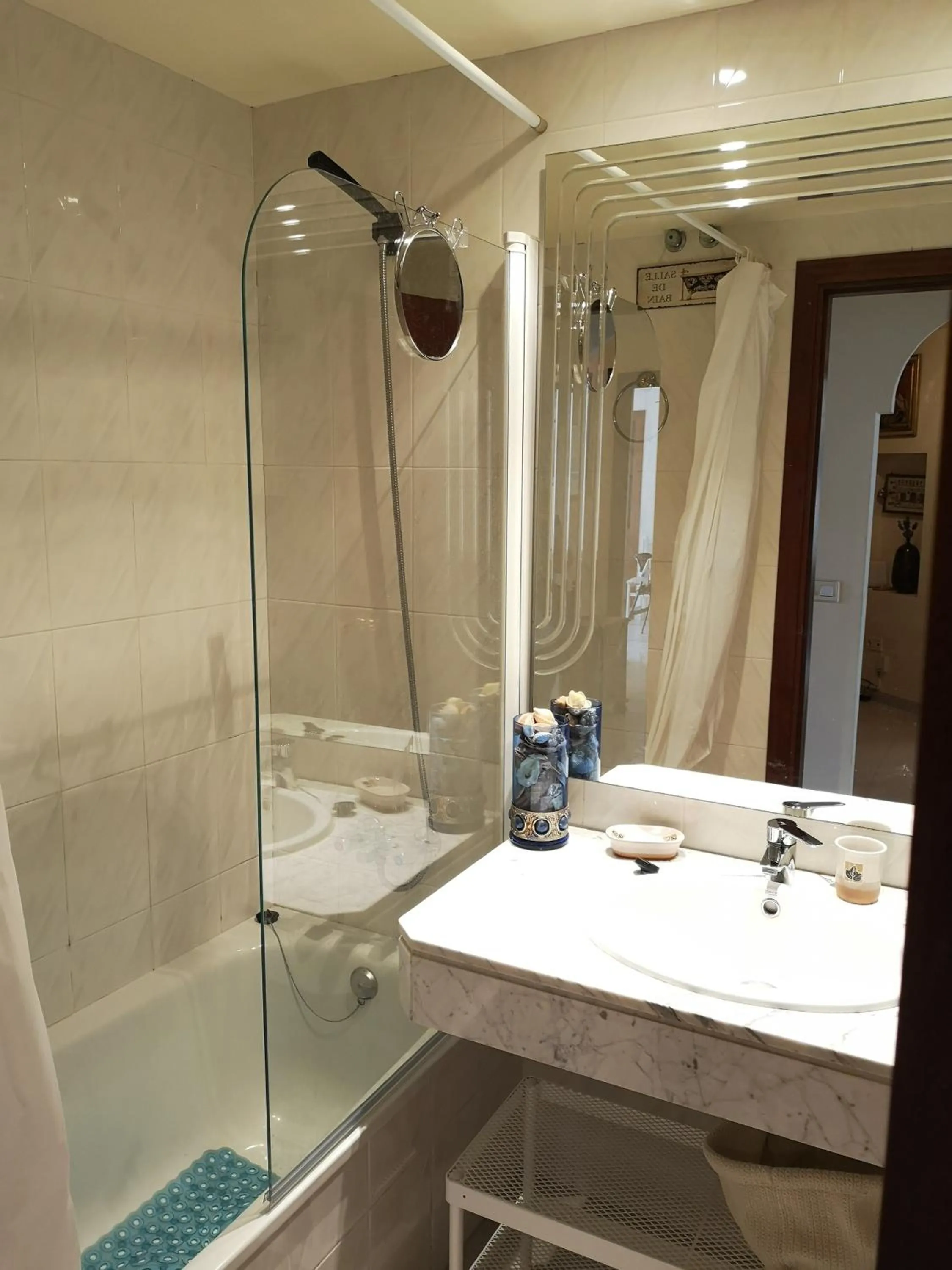 Bathroom in LLOGUER30 Apartamento Lotus, piscina y parquing